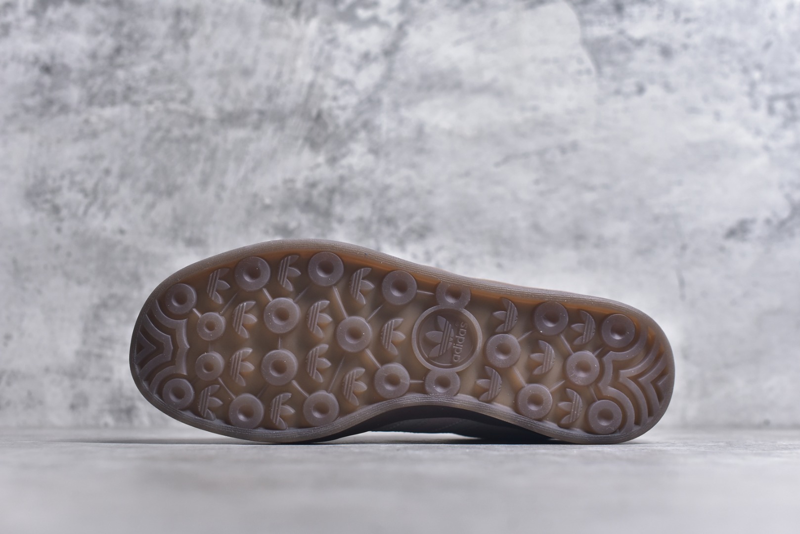 图片[6]-#AD Gazelle Indoor Trainers 羚羊内训系列低帮复古百搭休闲运动德训风板鞋 JI2716 90年代经典的复刻版！自60年代以足球训练鞋面世以来,Gazelle就以其经典设计席卷全球。1991年版本的复刻,再造经典Gazelle。采用皮革打造,搭配浊色细节,让这款经典更加简约。尺码：36-40-选品中心