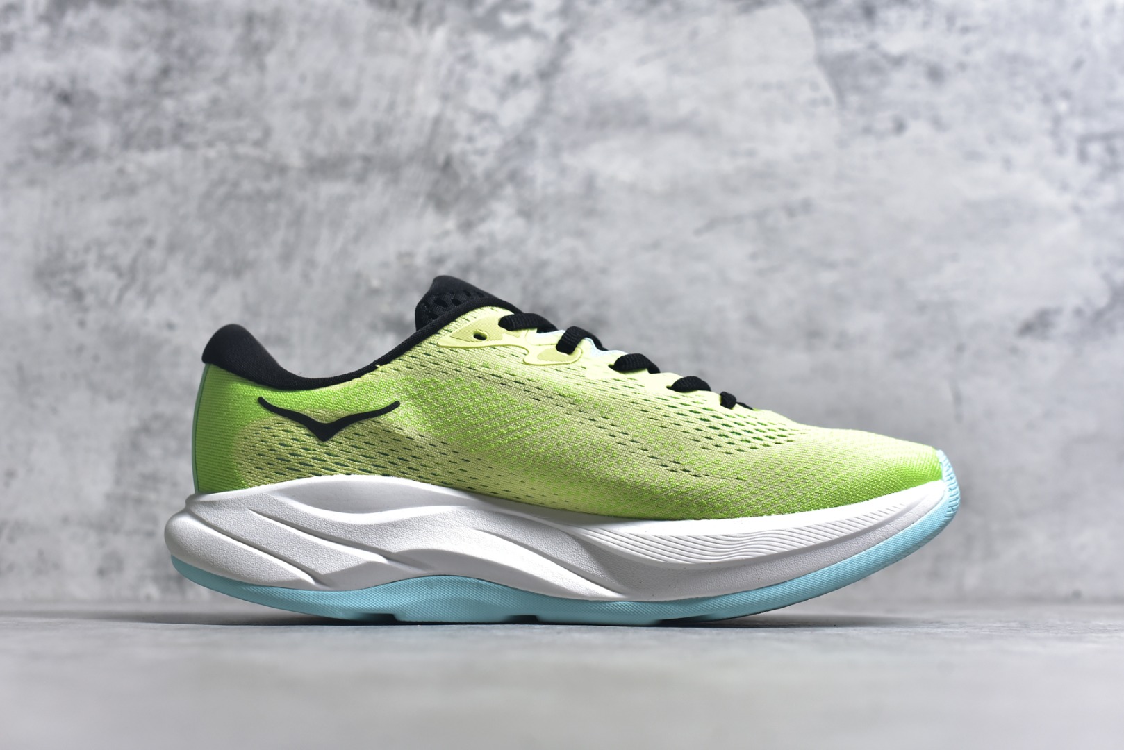 图片[3]-#HOKA ONE ONE RINCON 4 舒适防滑耐磨低帮休闲跑步鞋 Rincon 4 是一款日常训练用的跑步鞋，踩上去的感觉很结实。它适合中短距离跑步，但如果您习惯于稍硬的感觉，也可以用于长距离跑步。但它的速度不够快，不能作为速度训练鞋，也不够柔软，不能作为恢复训练鞋，日常里程跑才是它的优势所在。如果您想尝试 Hoka 跑鞋，又想享受极具竞争力的价格，那就试试这款鞋吧。尺码：36 36.5 37.5 38 38.5 39 40 40.5 41 42 42.5 43 44 44.5 45-选品中心