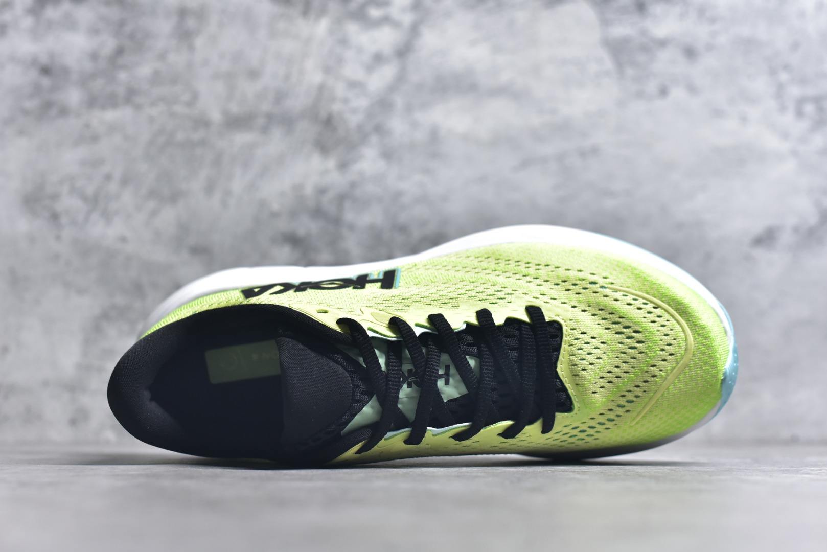 图片[4]-#HOKA ONE ONE RINCON 4 舒适防滑耐磨低帮休闲跑步鞋 Rincon 4 是一款日常训练用的跑步鞋，踩上去的感觉很结实。它适合中短距离跑步，但如果您习惯于稍硬的感觉，也可以用于长距离跑步。但它的速度不够快，不能作为速度训练鞋，也不够柔软，不能作为恢复训练鞋，日常里程跑才是它的优势所在。如果您想尝试 Hoka 跑鞋，又想享受极具竞争力的价格，那就试试这款鞋吧。尺码：36 36.5 37.5 38 38.5 39 40 40.5 41 42 42.5 43 44 44.5 45-选品中心