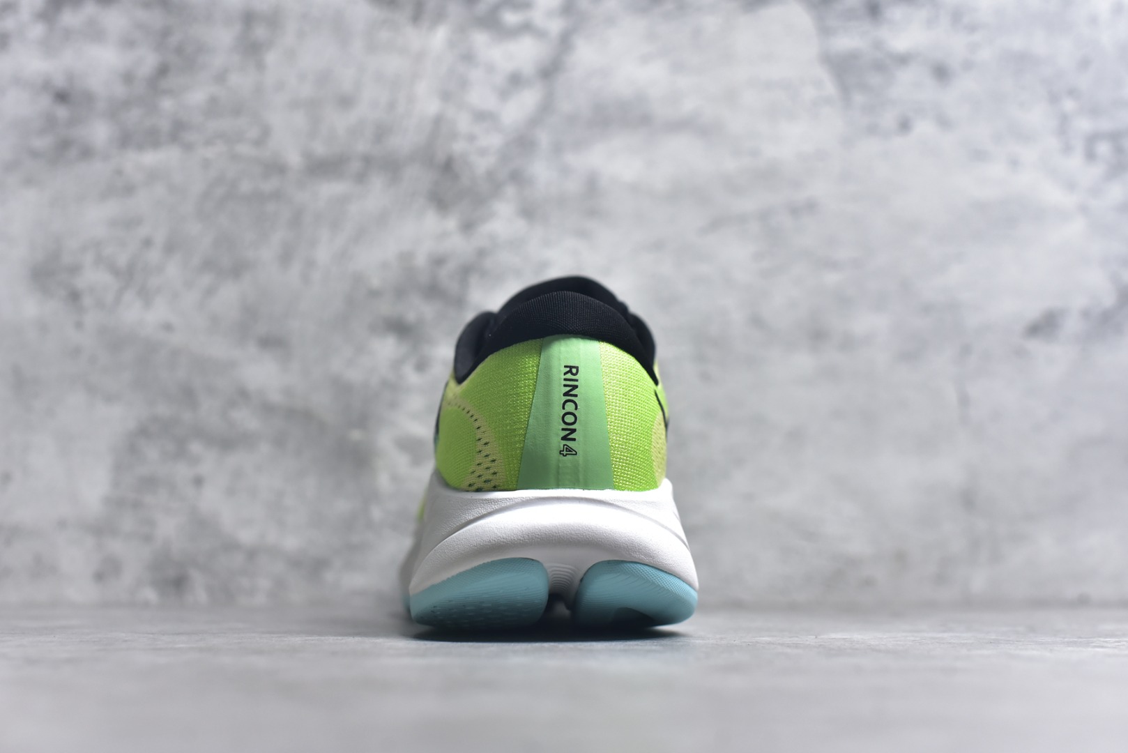 图片[5]-#HOKA ONE ONE RINCON 4 舒适防滑耐磨低帮休闲跑步鞋 Rincon 4 是一款日常训练用的跑步鞋，踩上去的感觉很结实。它适合中短距离跑步，但如果您习惯于稍硬的感觉，也可以用于长距离跑步。但它的速度不够快，不能作为速度训练鞋，也不够柔软，不能作为恢复训练鞋，日常里程跑才是它的优势所在。如果您想尝试 Hoka 跑鞋，又想享受极具竞争力的价格，那就试试这款鞋吧。尺码：36 36.5 37.5 38 38.5 39 40 40.5 41 42 42.5 43 44 44.5 45-选品中心