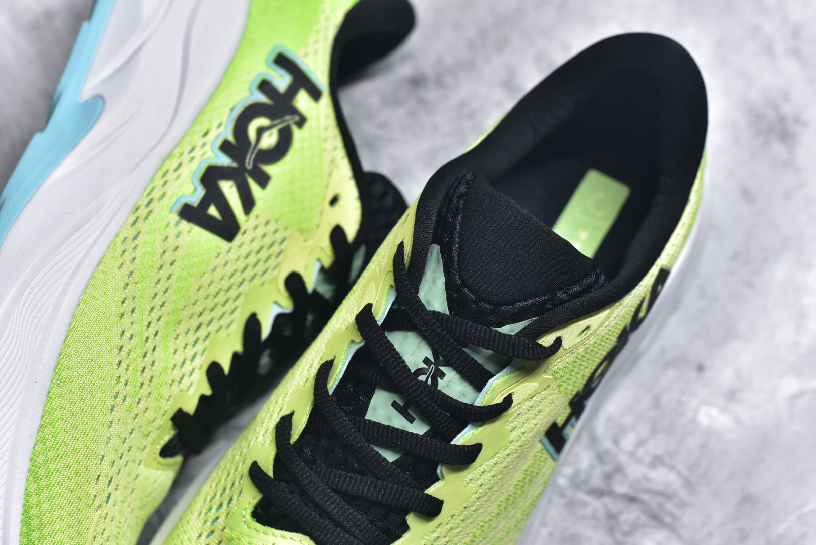 图片[9]-#HOKA ONE ONE RINCON 4 舒适防滑耐磨低帮休闲跑步鞋 Rincon 4 是一款日常训练用的跑步鞋，踩上去的感觉很结实。它适合中短距离跑步，但如果您习惯于稍硬的感觉，也可以用于长距离跑步。但它的速度不够快，不能作为速度训练鞋，也不够柔软，不能作为恢复训练鞋，日常里程跑才是它的优势所在。如果您想尝试 Hoka 跑鞋，又想享受极具竞争力的价格，那就试试这款鞋吧。尺码：36 36.5 37.5 38 38.5 39 40 40.5 41 42 42.5 43 44 44.5 45-选品中心
