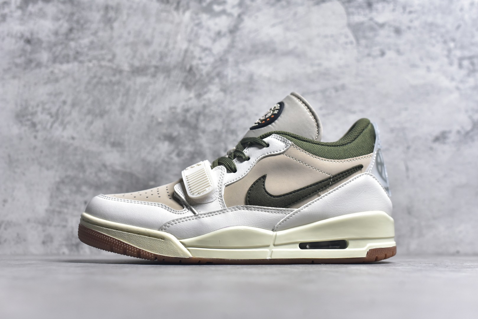 #Nike Air Jordan Legacy 312 Low “奶白橄榄绿东单”乔丹最强三合一混合版 原厂私磨 原厂纸板 原厂盒装 完美走线 进口头层皮 致力打造精致。IB8856 121 尺码：36-47（半）-选品中心