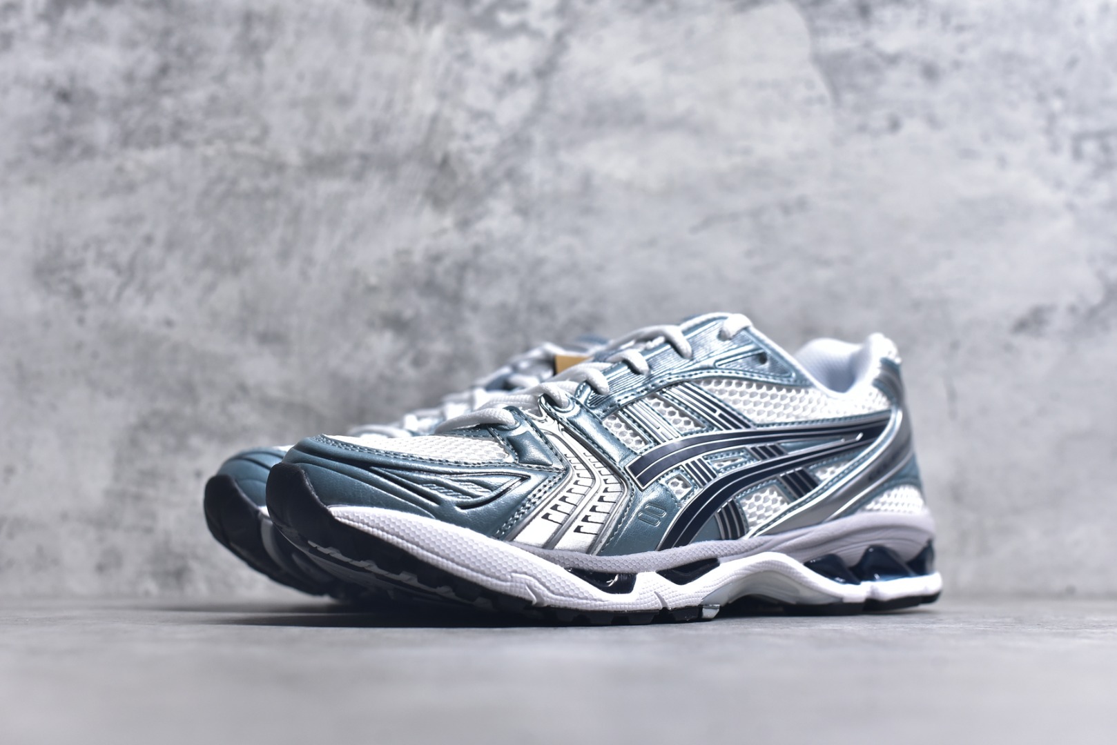 图片[2]-#Asics Gel-Kayano K14 亚瑟士系列复古舒适织物合成革减震防滑耐磨低帮休闲跑步鞋 市场顶级版本 原装纸板楦头开发 独家私模五层组合大底 原厂定制缓震硅胶加持 原盒原配 官方四联吊牌 一比一同步原鞋工艺和用料 鞋面原厂“三明治”多层网布 区别其他同价版本 鞋垫采用原厂OrthoLite欧索莱材质 非普通海玻璃鞋垫 后跟一样采用了GEL缓震胶 整体系列设计非常的科技感 锻炼跑步的同时让你一样时尚百搭 尺码：36 37 37.5 38 39 39.5 40 40.5 41.5 42 42.5 43.5 44 44.5 45 46-选品中心