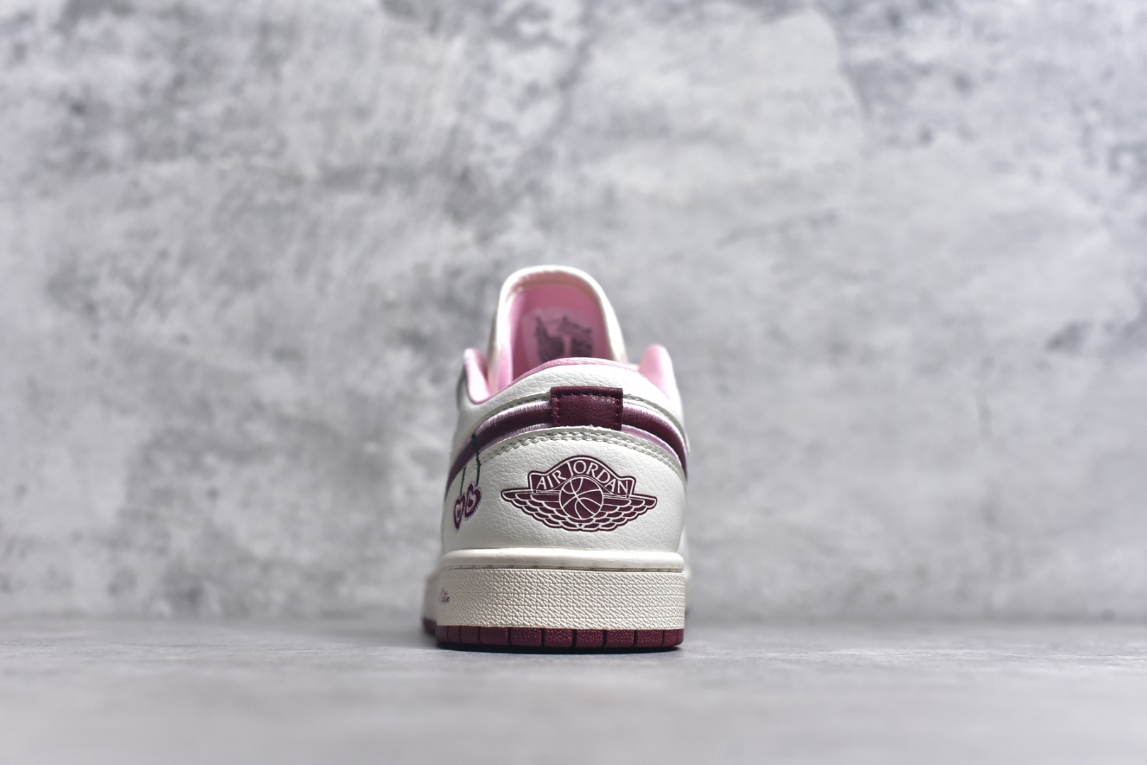 图片[5]-#Air Jordan 1 Low AJ1 乔1 情人节限定 红樱桃 高端定制 低帮复古篮球鞋 XX3168-520 #定制鞋盒 大厂纯原品质出货 超高清洁度 皮料切割干净无任何毛边 细节完美 尺码：36 36.5 37.5 38 36.5 39 40 40.5 41 42 42.5 43 44 44.5 45 9.E5-选品中心