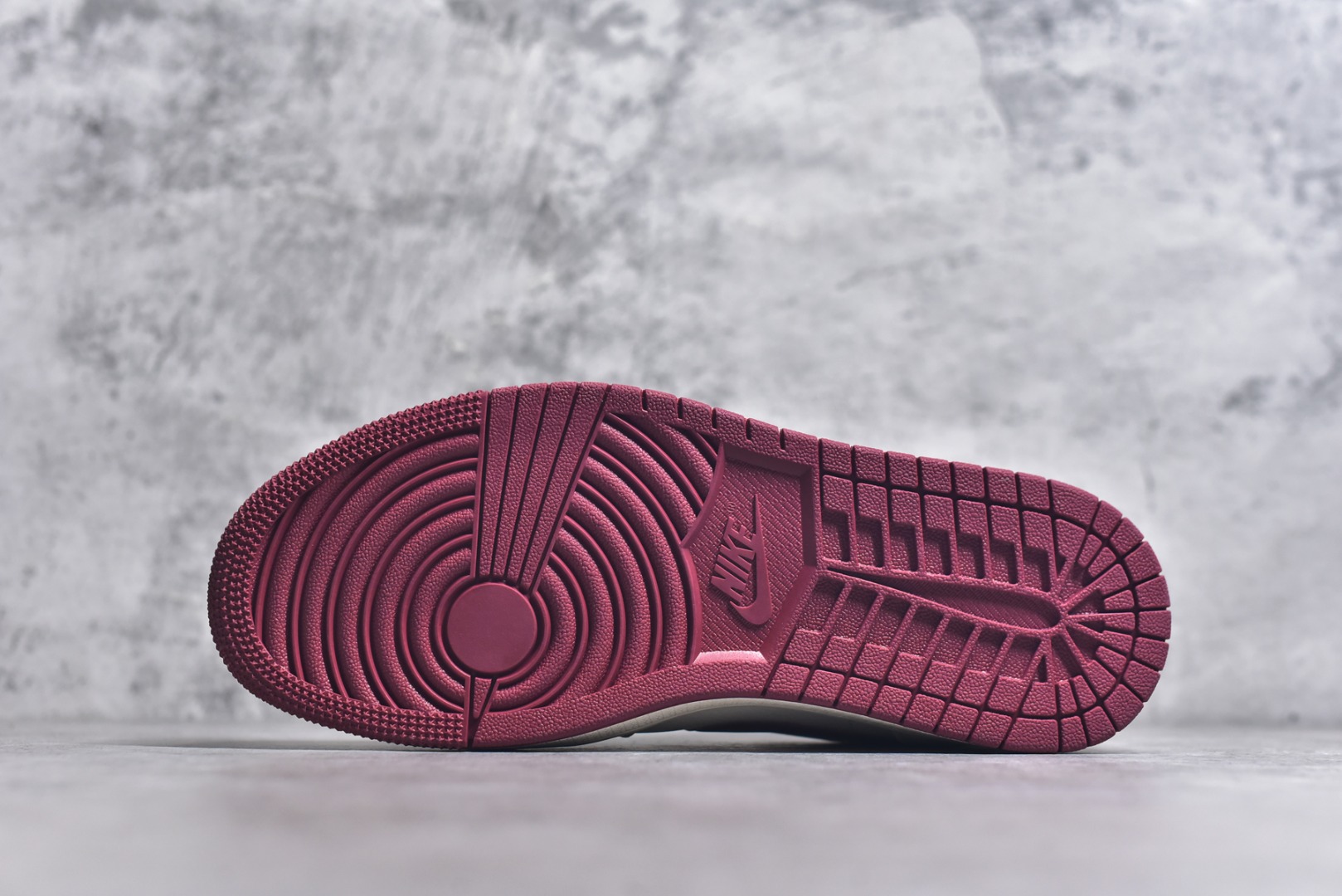 图片[6]-#Air Jordan 1 Low AJ1 乔1 情人节限定 红樱桃 高端定制 低帮复古篮球鞋 XX3168-520 #定制鞋盒 大厂纯原品质出货 超高清洁度 皮料切割干净无任何毛边 细节完美 尺码：36 36.5 37.5 38 36.5 39 40 40.5 41 42 42.5 43 44 44.5 45 9.E5-选品中心