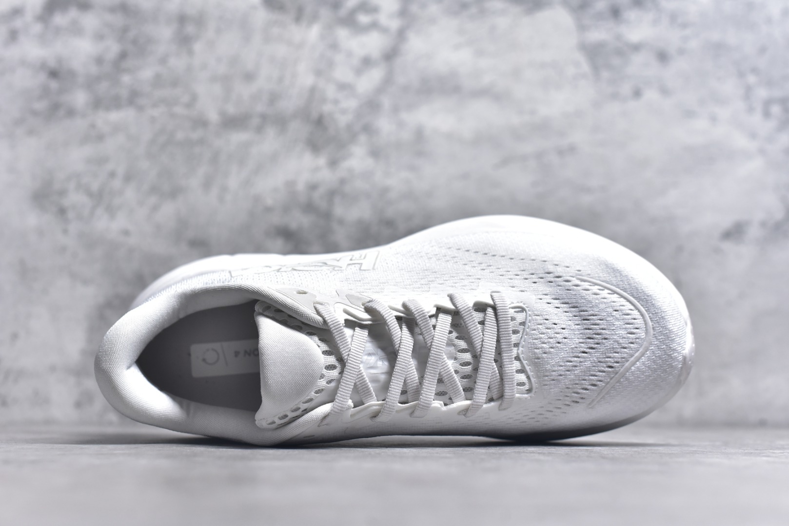 图片[4]-#HOKA ONE ONE RINCON 4 舒适防滑耐磨低帮休闲跑步鞋 Rincon 4 是一款日常训练用的跑步鞋，踩上去的感觉很结实。它适合中短距离跑步，但如果您习惯于稍硬的感觉，也可以用于长距离跑步。但它的速度不够快，不能作为速度训练鞋，也不够柔软，不能作为恢复训练鞋，日常里程跑才是它的优势所在。如果您想尝试 Hoka 跑鞋，又想享受极具竞争力的价格，那就试试这款鞋吧。尺码：36 36.5 37.5 38 38.5 39 40 40.5 41 42 42.5 43 44 44.5 45-选品中心