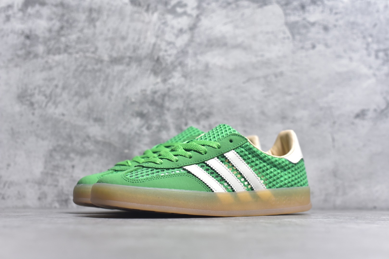图片[2]-#AD Gazelle Indoor Trainers 羚羊内训系列低帮复古百搭休闲运动德训风板鞋 JH5417 90年代经典的复刻版！自60年代以足球训练鞋面世以来,Gazelle就以其经典设计席卷全球。1991年版本的复刻,再造经典Gazelle。采用皮革打造,搭配浊色细节,让这款经典更加简约。尺码：35.5-45-选品中心