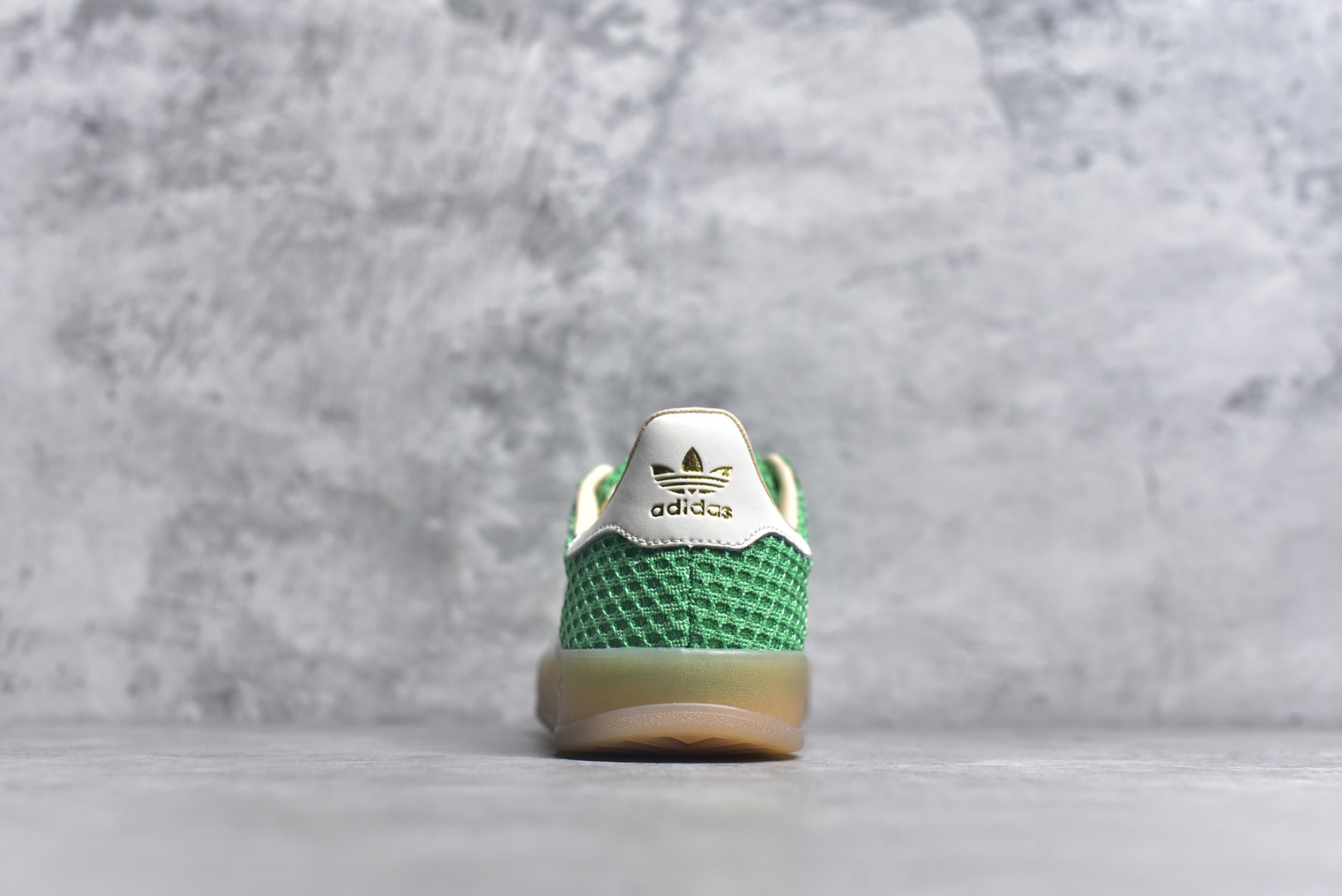 图片[5]-#AD Gazelle Indoor Trainers 羚羊内训系列低帮复古百搭休闲运动德训风板鞋 JH5417 90年代经典的复刻版！自60年代以足球训练鞋面世以来,Gazelle就以其经典设计席卷全球。1991年版本的复刻,再造经典Gazelle。采用皮革打造,搭配浊色细节,让这款经典更加简约。尺码：35.5-45-选品中心