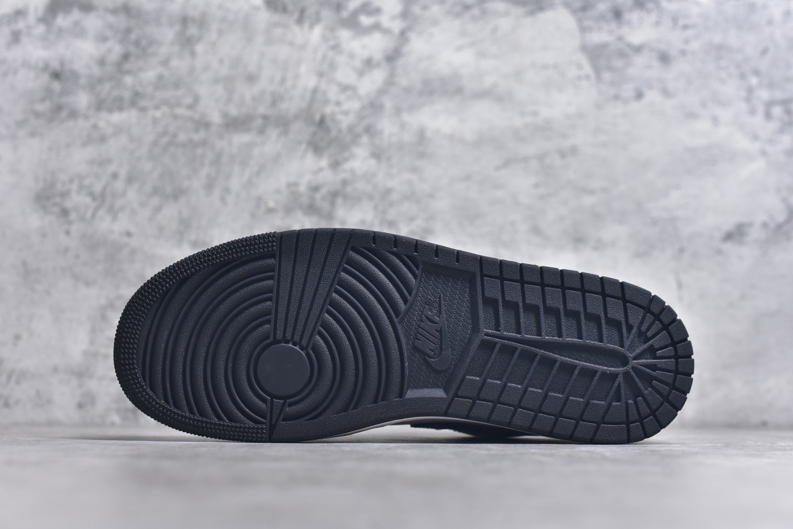图片[6]-#Air Jordan AJ1 Low 低帮白黑米黄 553558-153 终端优势供应 市面中低帮最具代表性版本没有之一 口碑大厂出品 品控大底版型不断改良更新 全套原纸板楦头开发 确保原汁原味 完美呈现版型 完美零毛边处理 原厂内置全掌气垫 价格定位良心 平台专用代工流水线出品 一眼公司既视感 拿到手的一瞬间就与众不同 碾压市面所有版本 全部原鞋开发 每一个配色都会采购原鞋确认细节 打破市面看图做货无好货之说 尺码：35.5 36 36.5 37.5 38 38.5 39 40 40.5 41 42 42.5 43 44 44.5 45 46-选品中心