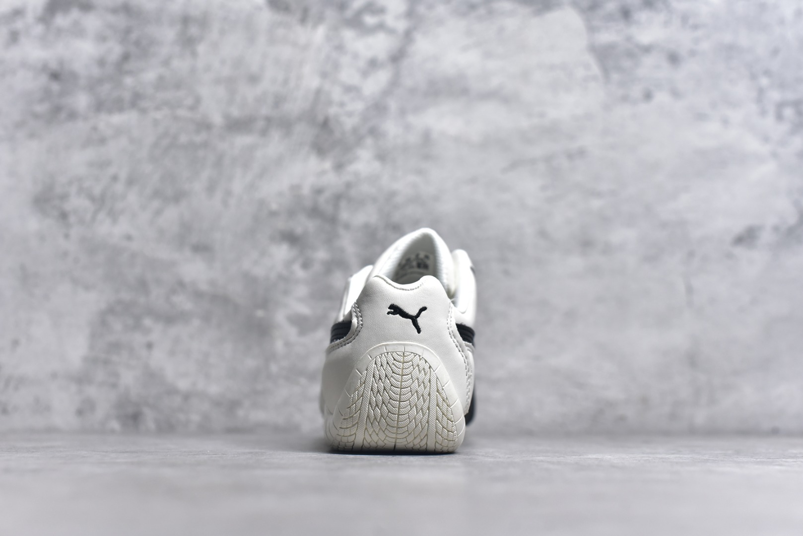 图片[5]-#Puma Speedcet OG 彪马低帮复古运动休闲赛车跑鞋 以趣味十足又前卫复古的设计引领潮流，将赛道精神融入街头时尚，开启前卫竞速之旅。融入经典配色，主打前卫复古风。鞋款的鞋侧以复古的流线造型，缀以经典Logo，巧妙吸睛；麂皮+网眼融合舒适鞋面，赋予了独特的个性美学，演绎赛车的无尽能量。 货号：401603-02 尺码：35-46-选品中心