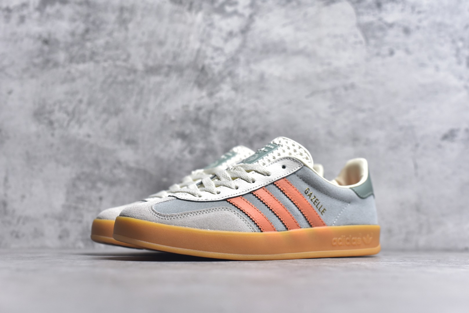 图片[2]-#AD Gazelle Indoor Trainers 羚羊内训系列低帮复古百搭休闲运动德训风板鞋 JQ0011 90年代经典的复刻版！自60年代以足球训练鞋面世以来,Gazelle就以其经典设计席卷全球。1991年版本的复刻,再造经典Gazelle。采用皮革打造,搭配浊色细节,让这款经典更加简约。尺码：35.5-45-选品中心