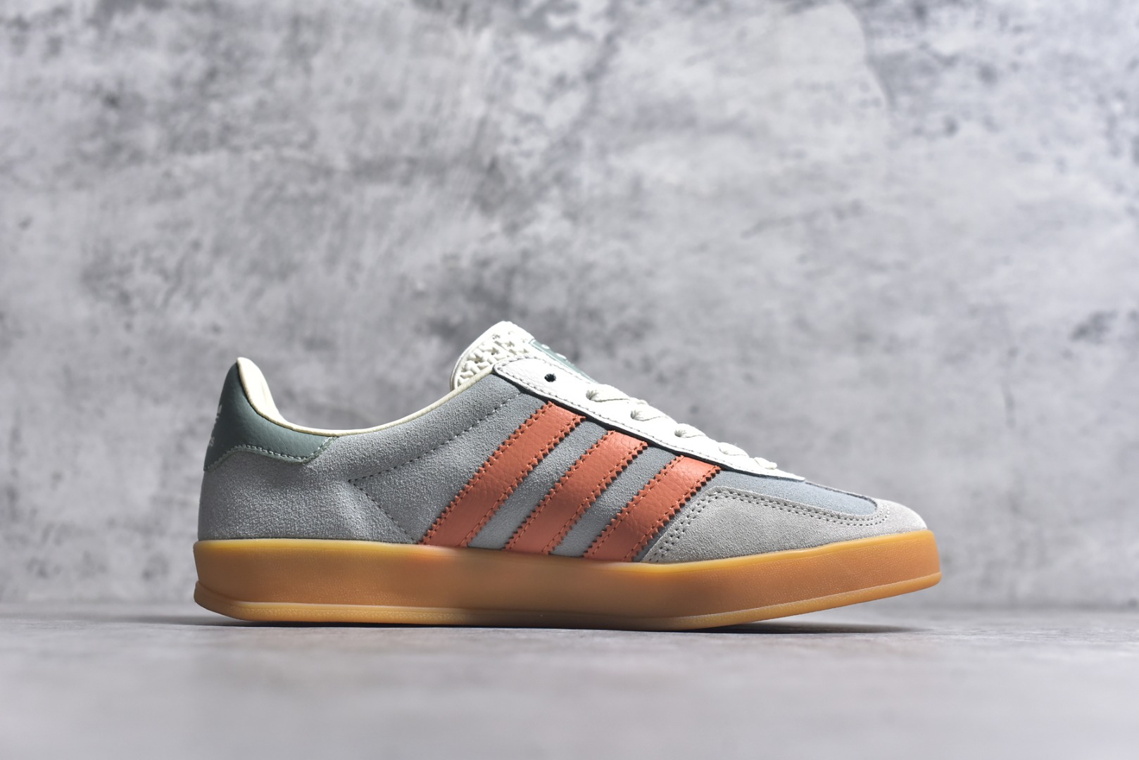 图片[3]-#AD Gazelle Indoor Trainers 羚羊内训系列低帮复古百搭休闲运动德训风板鞋 JQ0011 90年代经典的复刻版！自60年代以足球训练鞋面世以来,Gazelle就以其经典设计席卷全球。1991年版本的复刻,再造经典Gazelle。采用皮革打造,搭配浊色细节,让这款经典更加简约。尺码：35.5-45-选品中心