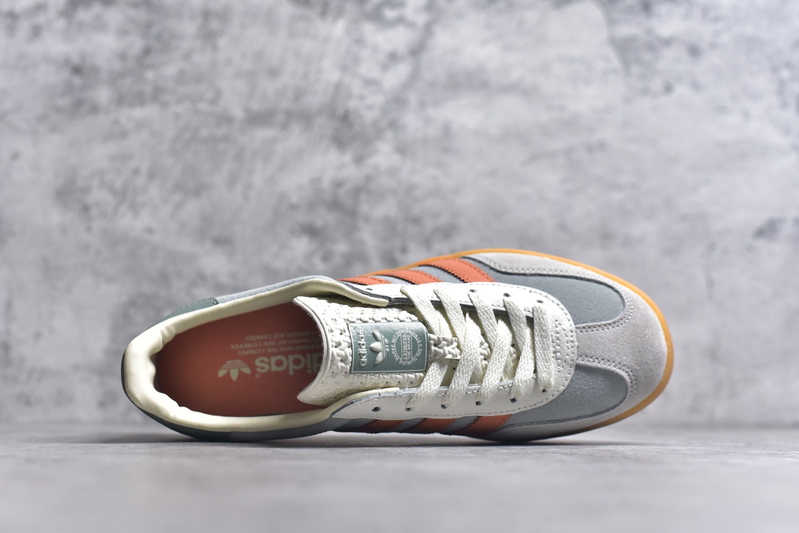 图片[4]-#AD Gazelle Indoor Trainers 羚羊内训系列低帮复古百搭休闲运动德训风板鞋 JQ0011 90年代经典的复刻版！自60年代以足球训练鞋面世以来,Gazelle就以其经典设计席卷全球。1991年版本的复刻,再造经典Gazelle。采用皮革打造,搭配浊色细节,让这款经典更加简约。尺码：35.5-45-选品中心