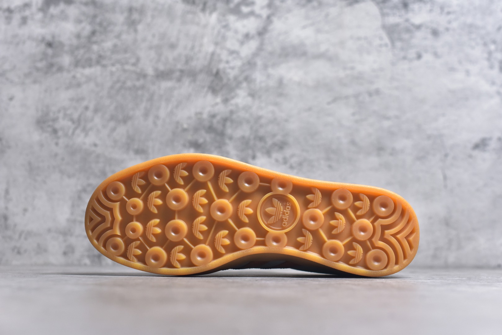 图片[6]-#AD Gazelle Indoor Trainers 羚羊内训系列低帮复古百搭休闲运动德训风板鞋 JQ0011 90年代经典的复刻版！自60年代以足球训练鞋面世以来,Gazelle就以其经典设计席卷全球。1991年版本的复刻,再造经典Gazelle。采用皮革打造,搭配浊色细节,让这款经典更加简约。尺码：35.5-45-选品中心