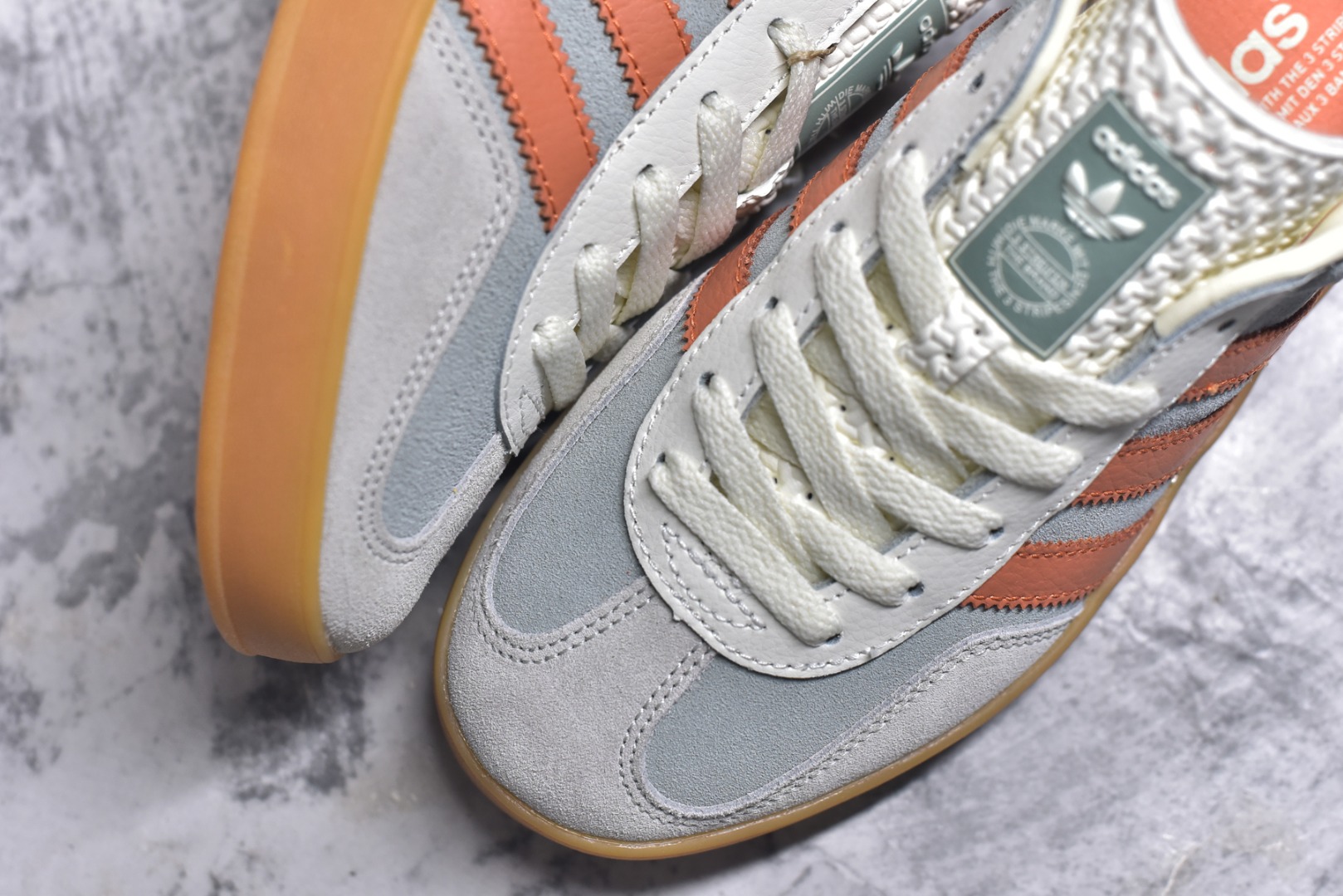 图片[8]-#AD Gazelle Indoor Trainers 羚羊内训系列低帮复古百搭休闲运动德训风板鞋 JQ0011 90年代经典的复刻版！自60年代以足球训练鞋面世以来,Gazelle就以其经典设计席卷全球。1991年版本的复刻,再造经典Gazelle。采用皮革打造,搭配浊色细节,让这款经典更加简约。尺码：35.5-45-选品中心