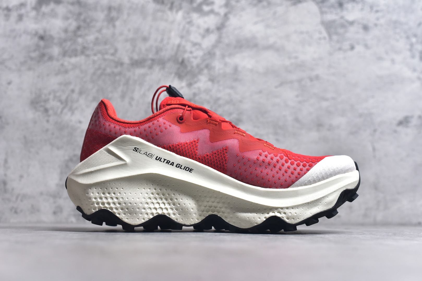 图片[3]-#SALOMON萨洛蒙 S/LAB ULTRA Glide 柔软舒适防滑耐磨 低帮跑步鞋 SALOMON诞生于1947年的法国阿尔卑斯山区，全球知名的户外运动品牌。一直致力于推动滑雪、越野跑等山地运动的发展及产品的进步。其产品设计致力于追求创新和发掘产品的性能极限，帮助喜欢自由的人在山地间不断挑战自我 尺码：36 36.5 37.5 38 38.5 39 40 40.5 41 42 42.5 43 44 44.5 45 46.5-选品中心