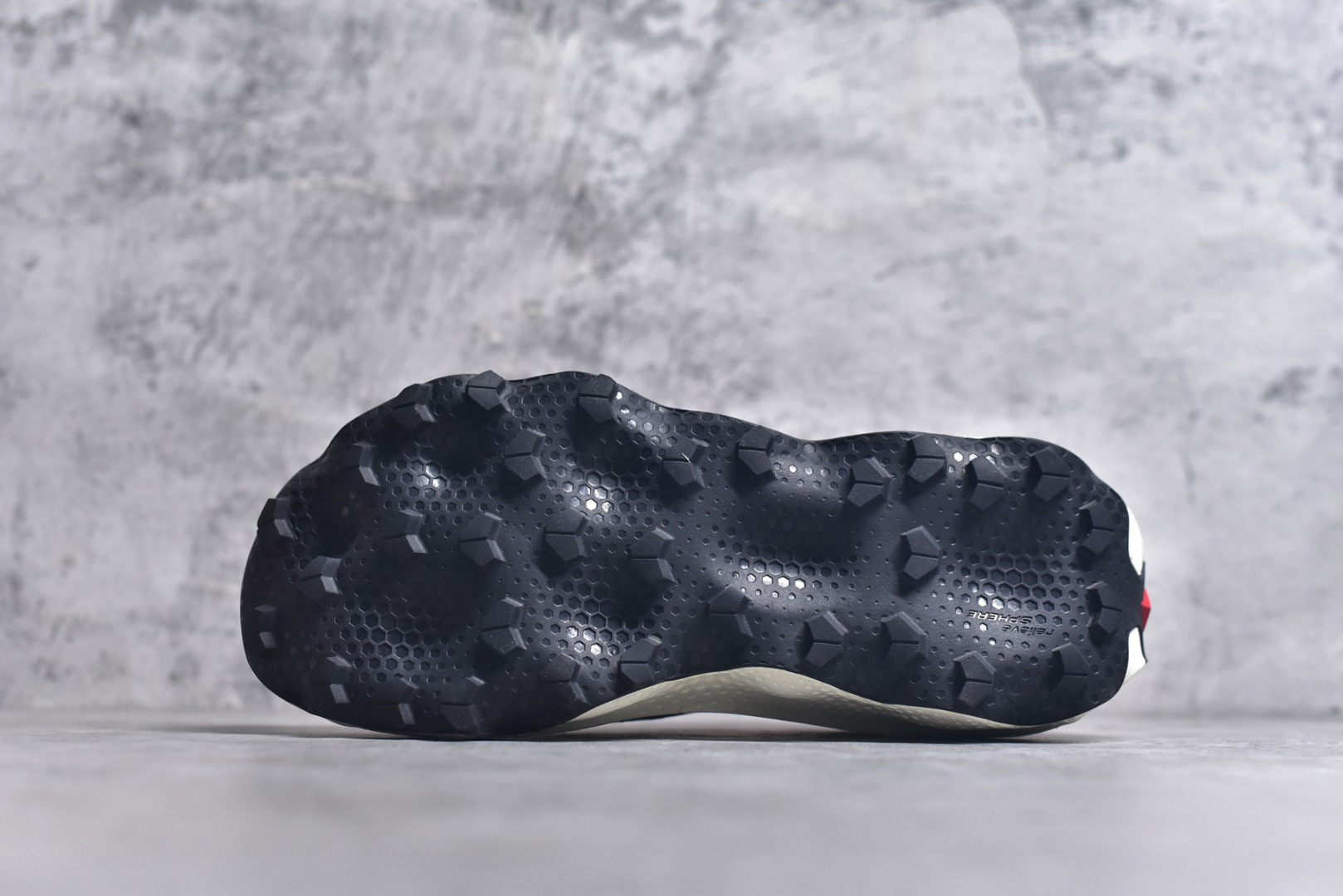 图片[6]-#SALOMON萨洛蒙 S/LAB ULTRA Glide 柔软舒适防滑耐磨 低帮跑步鞋 SALOMON诞生于1947年的法国阿尔卑斯山区，全球知名的户外运动品牌。一直致力于推动滑雪、越野跑等山地运动的发展及产品的进步。其产品设计致力于追求创新和发掘产品的性能极限，帮助喜欢自由的人在山地间不断挑战自我 尺码：36 36.5 37.5 38 38.5 39 40 40.5 41 42 42.5 43 44 44.5 45 46.5-选品中心
