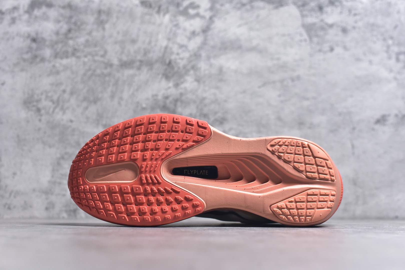图片[6]-#NK ZoomX Invincible Run Flyknit 6 轻量跑鞋 飞织低帮休闲运动慢跑鞋 厚底增高 老爹鞋 此鞋专为短跑运动员而生 是为 5 至 10 公里距离的赛事和训练打造 整体设计采用流线型的轻质工程网眼材质构成鞋面 并与其他 Running 旗舰鞋款同样搭载全脚掌 ZoomX 缓冲中底 搭配 Pebax 物料与橡胶外底 ZoomX StreakFly 首发配色以Prototype呈现 其灵感是来自开发期间的磨损测试 透过编号的标记与内侧的预期跑步距离突出研发过程 货号： IR6657-108 尺码：35.5-46-选品中心