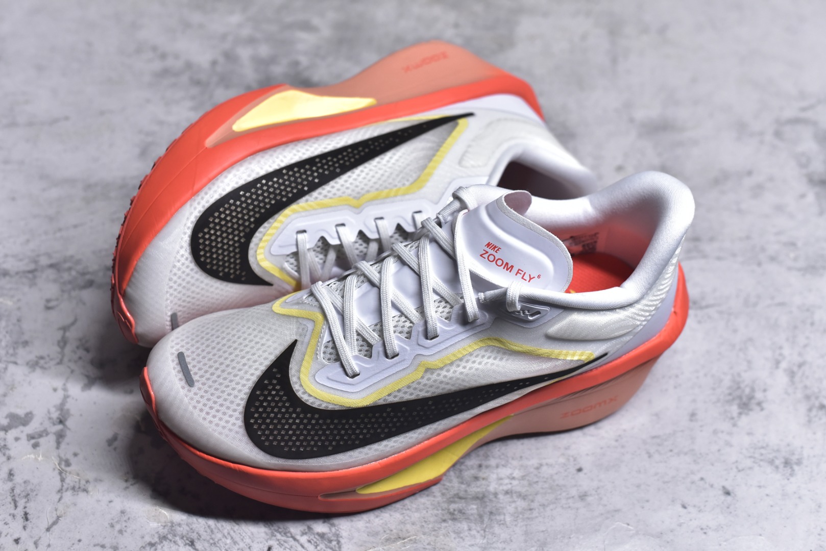 图片[7]-#NK ZoomX Invincible Run Flyknit 6 轻量跑鞋 飞织低帮休闲运动慢跑鞋 厚底增高 老爹鞋 此鞋专为短跑运动员而生 是为 5 至 10 公里距离的赛事和训练打造 整体设计采用流线型的轻质工程网眼材质构成鞋面 并与其他 Running 旗舰鞋款同样搭载全脚掌 ZoomX 缓冲中底 搭配 Pebax 物料与橡胶外底 ZoomX StreakFly 首发配色以Prototype呈现 其灵感是来自开发期间的磨损测试 透过编号的标记与内侧的预期跑步距离突出研发过程 货号： IR6657-108 尺码：35.5-46-选品中心