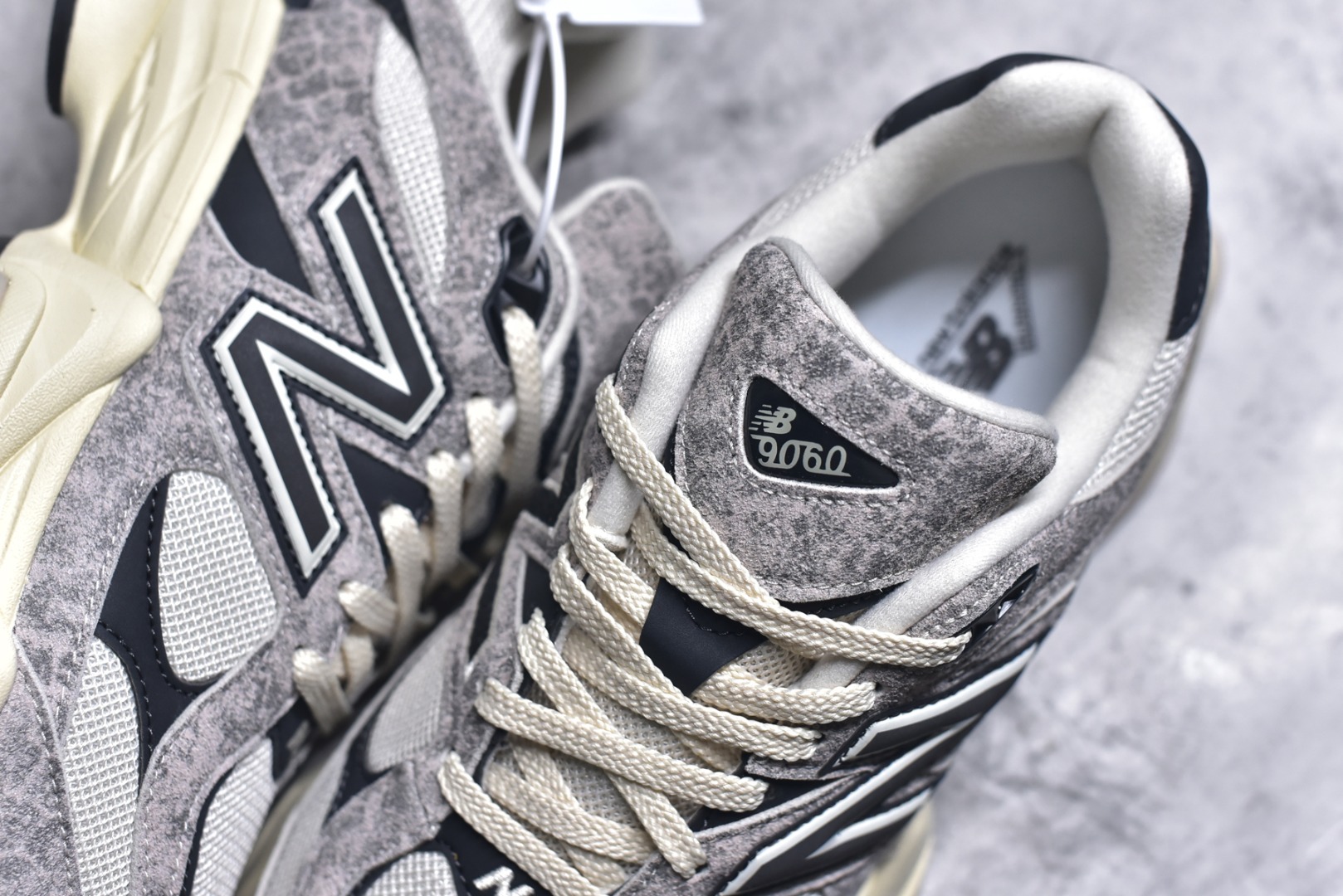 图片[9]-#New Balance NB 9060 复古单品 鞋款灵感源自设计师本人对夏日的怀日回忆。鞋面大身由空间双格及磨砂鞋面拼接而生，配以柔和、温暖的粉橘色调，夏日氛围拉满采用大面积网眼以及麂皮材质覆盖鞋身，还原经典气质。搭载ABZORB避震科技，由泡沫聚酯制成，上脚可以有效减少由鞋底反弹对身体及双腿的冲击 货号：U9060SNA 尺码：36-46.5-选品中心