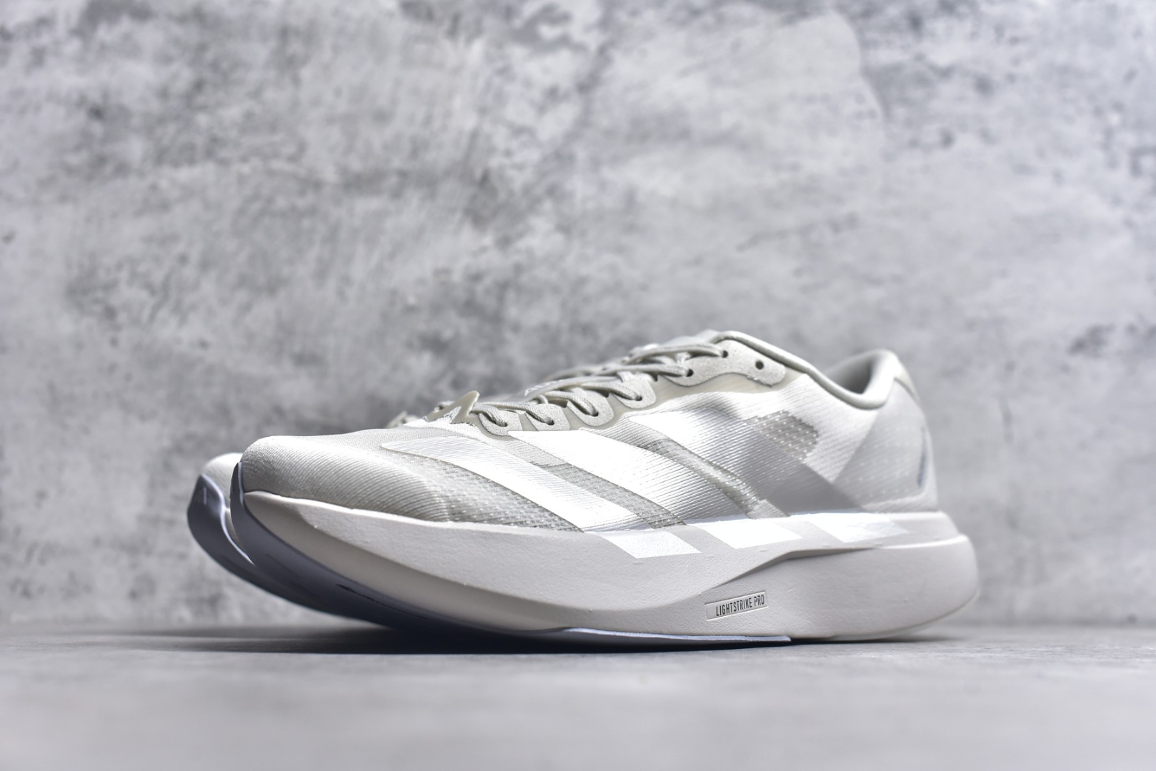 图片[2]-#AD Adizero EVO SL 马拉松竞速专业跑鞋 JR3419 CELERMESH针织网面非常轻薄 纤维间的缝隙很大 可以保证跑步时的透气、排汗效果 鞋舌直接与两侧的内衬和鞋底连接在一起 在跑步过程中不会被鞋舌的左右移动所困扰 在标准鞋带孔的基础上再拓宽一组鞋带孔 适合不同脚型的需求 突破性 EnergyRods 技术，有助于跑者实现更好的成绩 中底独特的LIGHTSTRIKE PRO泡棉材质 微弹感觉在跑步过程中给予了良好的支撑体验 对于顶级精英和高水平进阶跑者来说 ADIOS PRO是一双值得信赖的竞速比赛用鞋 尺码：39 40 40.5 41 42 42.5 43 44 44.5 45-选品中心