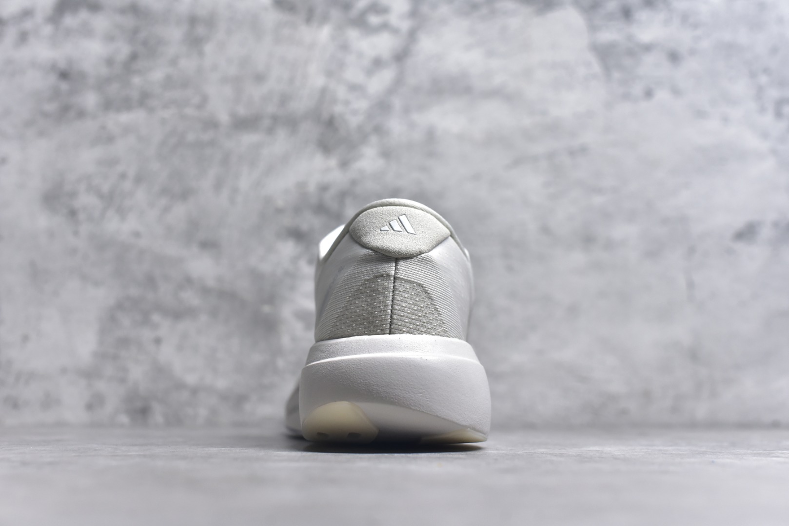 图片[5]-#AD Adizero EVO SL 马拉松竞速专业跑鞋 JR3419 CELERMESH针织网面非常轻薄 纤维间的缝隙很大 可以保证跑步时的透气、排汗效果 鞋舌直接与两侧的内衬和鞋底连接在一起 在跑步过程中不会被鞋舌的左右移动所困扰 在标准鞋带孔的基础上再拓宽一组鞋带孔 适合不同脚型的需求 突破性 EnergyRods 技术，有助于跑者实现更好的成绩 中底独特的LIGHTSTRIKE PRO泡棉材质 微弹感觉在跑步过程中给予了良好的支撑体验 对于顶级精英和高水平进阶跑者来说 ADIOS PRO是一双值得信赖的竞速比赛用鞋 尺码：39 40 40.5 41 42 42.5 43 44 44.5 45-选品中心