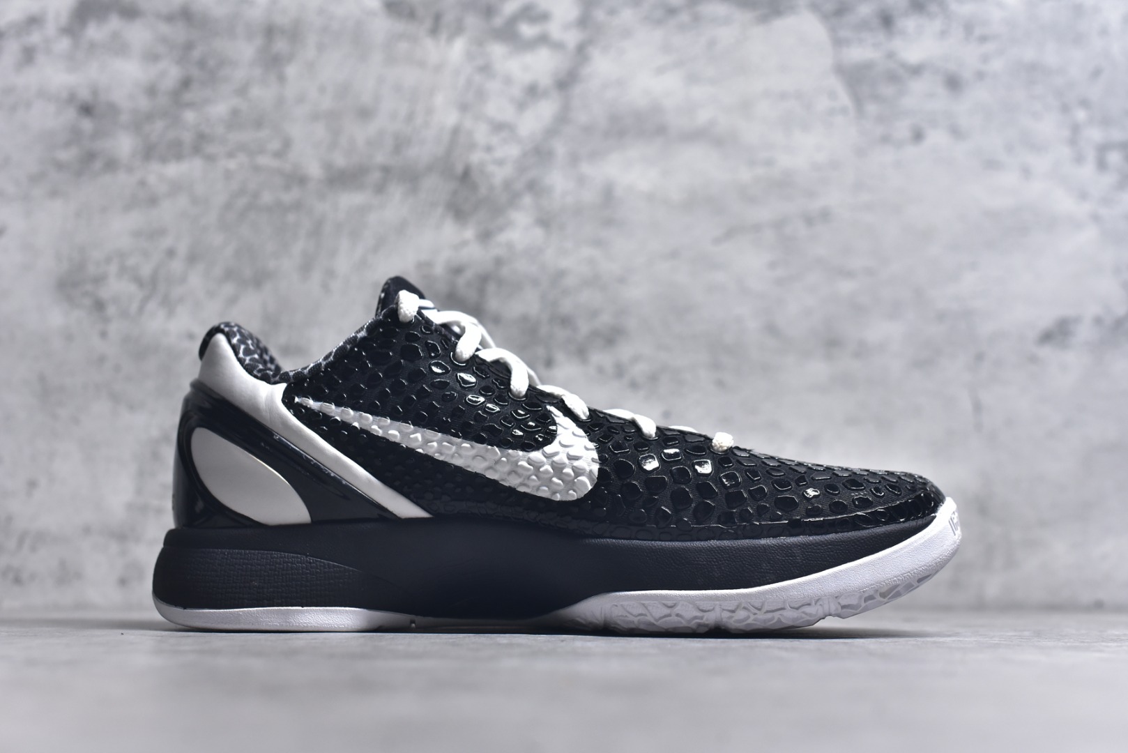 图片[3]-#NK Zoom Kobe 6 科比六代签名实战篮球鞋 黑白天使GiGi CW2190-002 全套原纸板楦头开发 确保原汁原味 完美呈现版型 一比一鞋头弧度高度鞋身弧度 细节品控鞋型完美 原厂TPU网格鞋带扣 正确内里网布 前后气垫加持 信仰绝不减配 全鞋身材料卡色独家定制 SWOOSH 蛇鳞 正确珠光效果（内嵌珍珠粉）独家前掌Zoom Turbo 后掌马蹄Zoom缓震 内置全真动态飞线 独家复刻U型缓震垫带独立钢印 十年情怀 这里完美落地 尺码：40 40.5 41 42 42.5 43 44 44.5 45 46 47.5 48.5-选品中心