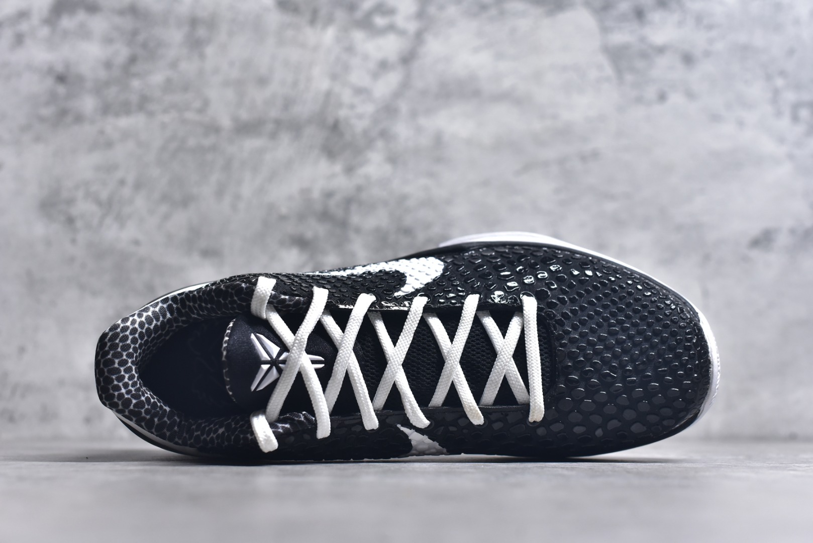 图片[4]-#NK Zoom Kobe 6 科比六代签名实战篮球鞋 黑白天使GiGi CW2190-002 全套原纸板楦头开发 确保原汁原味 完美呈现版型 一比一鞋头弧度高度鞋身弧度 细节品控鞋型完美 原厂TPU网格鞋带扣 正确内里网布 前后气垫加持 信仰绝不减配 全鞋身材料卡色独家定制 SWOOSH 蛇鳞 正确珠光效果（内嵌珍珠粉）独家前掌Zoom Turbo 后掌马蹄Zoom缓震 内置全真动态飞线 独家复刻U型缓震垫带独立钢印 十年情怀 这里完美落地 尺码：40 40.5 41 42 42.5 43 44 44.5 45 46 47.5 48.5-选品中心