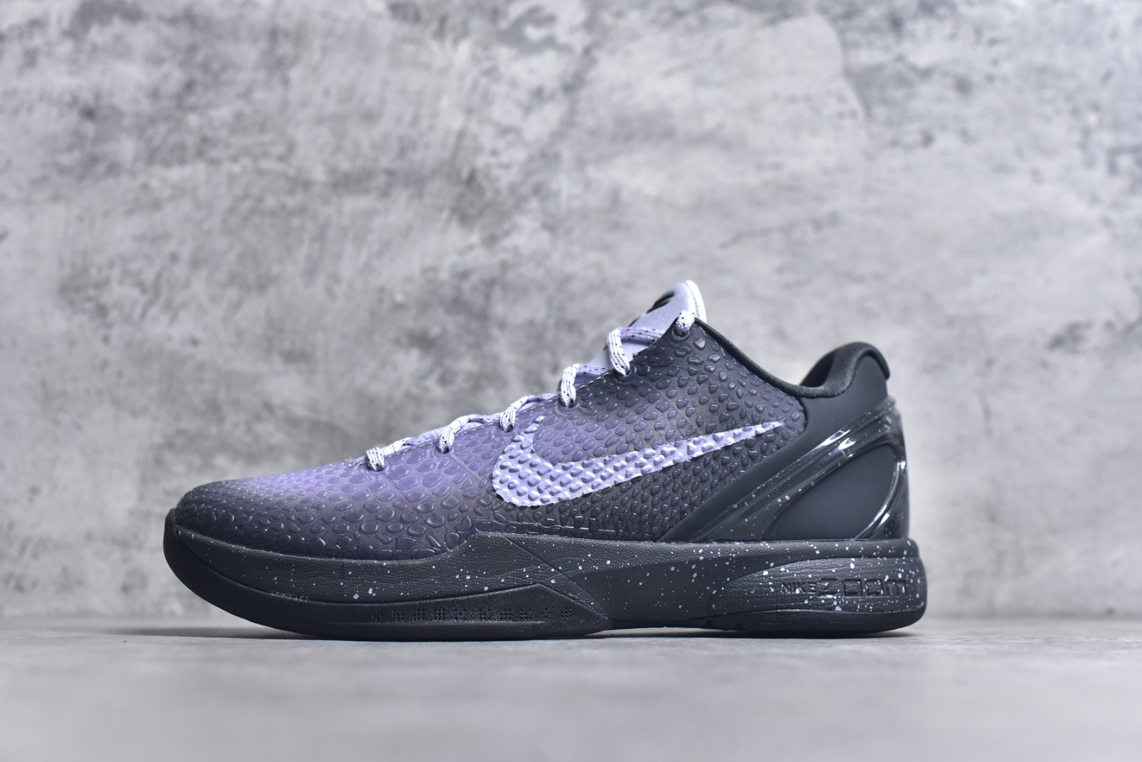 #NK Zoom Kobe 6 科比六代签名实战篮球鞋 星空黑紫 DM2825-001 主攻中端市场 全套原纸板楦头开发 确保原汁原味 完美呈现版型 一比一鞋头弧度高度鞋身弧度 细节品控鞋型完美 原厂TPU网格鞋带扣 正确内里网布 前后气垫加持 信仰绝不减配 全鞋身材料卡色独家定制 SWOOSH 蛇鳞 正确珠光效果（内嵌珍珠粉）独家前掌Zoom Turbo 后掌马蹄Zoom缓震 内置全真动态飞线 独家复刻U型缓震垫带独立钢印 十年情怀 这里完美落地 一个月独家售后 为实战保驾护航 尺码：40 40.5 41 42 42.5 43 44 44.5 45 45.5 46 47.5 48.5-选品中心