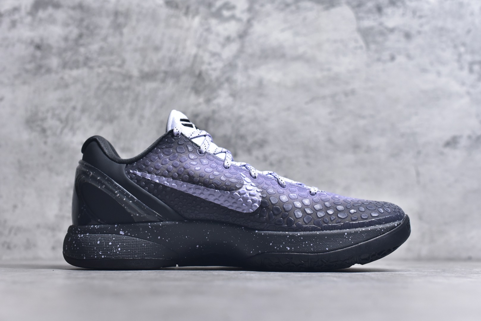 图片[3]-#NK Zoom Kobe 6 科比六代签名实战篮球鞋 星空黑紫 DM2825-001 主攻中端市场 全套原纸板楦头开发 确保原汁原味 完美呈现版型 一比一鞋头弧度高度鞋身弧度 细节品控鞋型完美 原厂TPU网格鞋带扣 正确内里网布 前后气垫加持 信仰绝不减配 全鞋身材料卡色独家定制 SWOOSH 蛇鳞 正确珠光效果（内嵌珍珠粉）独家前掌Zoom Turbo 后掌马蹄Zoom缓震 内置全真动态飞线 独家复刻U型缓震垫带独立钢印 十年情怀 这里完美落地 一个月独家售后 为实战保驾护航 尺码：40 40.5 41 42 42.5 43 44 44.5 45 45.5 46 47.5 48.5-选品中心
