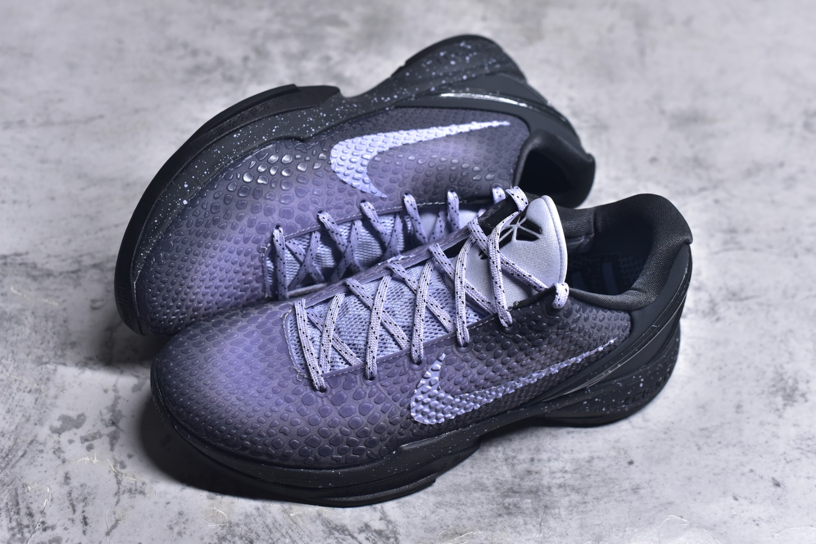 图片[7]-#NK Zoom Kobe 6 科比六代签名实战篮球鞋 星空黑紫 DM2825-001 主攻中端市场 全套原纸板楦头开发 确保原汁原味 完美呈现版型 一比一鞋头弧度高度鞋身弧度 细节品控鞋型完美 原厂TPU网格鞋带扣 正确内里网布 前后气垫加持 信仰绝不减配 全鞋身材料卡色独家定制 SWOOSH 蛇鳞 正确珠光效果（内嵌珍珠粉）独家前掌Zoom Turbo 后掌马蹄Zoom缓震 内置全真动态飞线 独家复刻U型缓震垫带独立钢印 十年情怀 这里完美落地 一个月独家售后 为实战保驾护航 尺码：40 40.5 41 42 42.5 43 44 44.5 45 45.5 46 47.5 48.5-选品中心