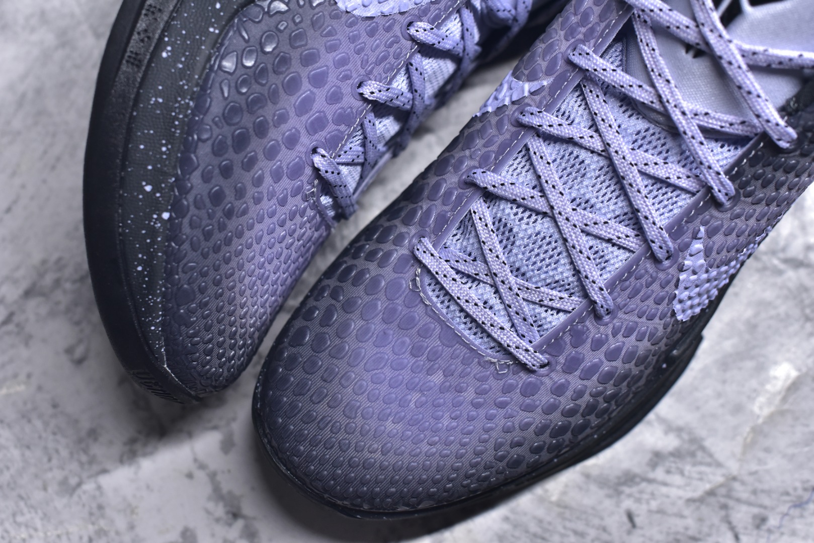 图片[8]-#NK Zoom Kobe 6 科比六代签名实战篮球鞋 星空黑紫 DM2825-001 主攻中端市场 全套原纸板楦头开发 确保原汁原味 完美呈现版型 一比一鞋头弧度高度鞋身弧度 细节品控鞋型完美 原厂TPU网格鞋带扣 正确内里网布 前后气垫加持 信仰绝不减配 全鞋身材料卡色独家定制 SWOOSH 蛇鳞 正确珠光效果（内嵌珍珠粉）独家前掌Zoom Turbo 后掌马蹄Zoom缓震 内置全真动态飞线 独家复刻U型缓震垫带独立钢印 十年情怀 这里完美落地 一个月独家售后 为实战保驾护航 尺码：40 40.5 41 42 42.5 43 44 44.5 45 45.5 46 47.5 48.5-选品中心