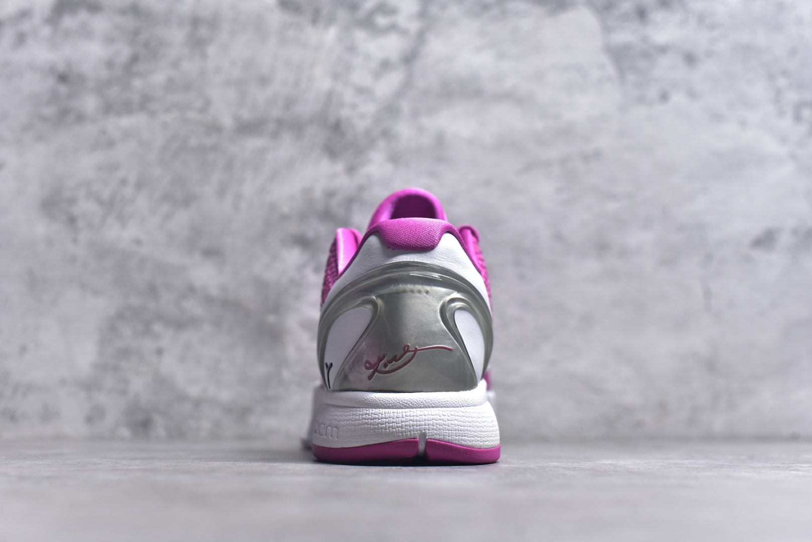 图片[5]-#NK Zoom Kobe 6 Protro 科比六代乳腺癌 429659-601 完美复刻公司货 前掌超大Zoom Turbo气垫 后掌EVA缓震 真正的原汁原味 还原ZP脚感 全身鞋材卡料色独家定制 唯一正确喷漆工艺Swoosh 正确凹凸蛇鳞工艺 正确鞋面渐变效果 内全置真动飞态线 独立原厂模具 最大尺码达到48.5码 首批不拼图大几率过验 亲测已过 支持各种高强度实战 无需担心 上脚价 补货周期极长 脚宽建议买大半码 科比系列前掌偏窄 不影响二次销售 支持七天无理由退换 尺码：40-48.5-选品中心