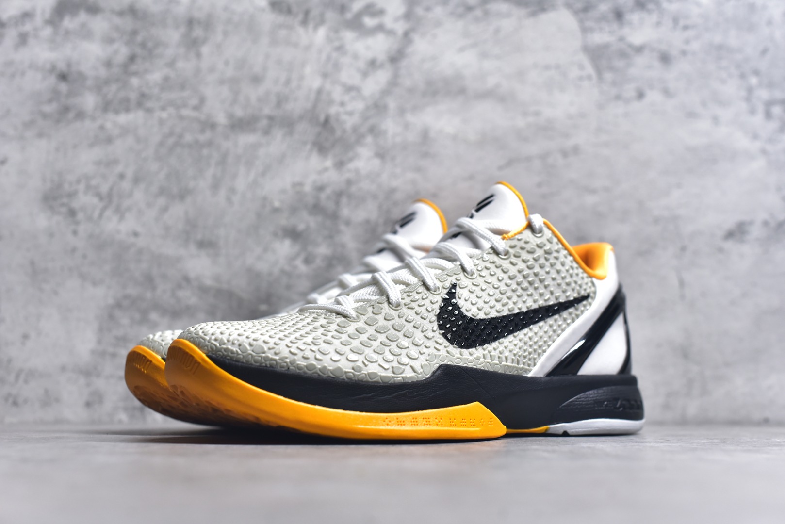 图片[2]-#NK Zoom Kobe 6 Protro 科比六代季后赛白黄 CW2190-100 完美复刻公司货 前掌超大Zoom Turbo气垫 后掌EVA缓震 真正的原汁原味 还原ZP脚感 全身鞋材卡料色独家定制 唯一正确喷漆工艺Swoosh 正确凹凸蛇鳞工艺 正确鞋面渐变效果 内全置真动飞态线 独立原厂模具 最大尺码达到48.5码 首批不拼图大几率过验 亲测已过 支持各种高强度实战 无需担心 上脚价 补货周期极长 脚宽建议买大半码 科比系列前掌偏窄 不影响二次销售 支持七天无理由退换 尺码：40 40.5 41 42 42.5 43 44 44.5 45 45.5 46 47.5 48.5-选品中心