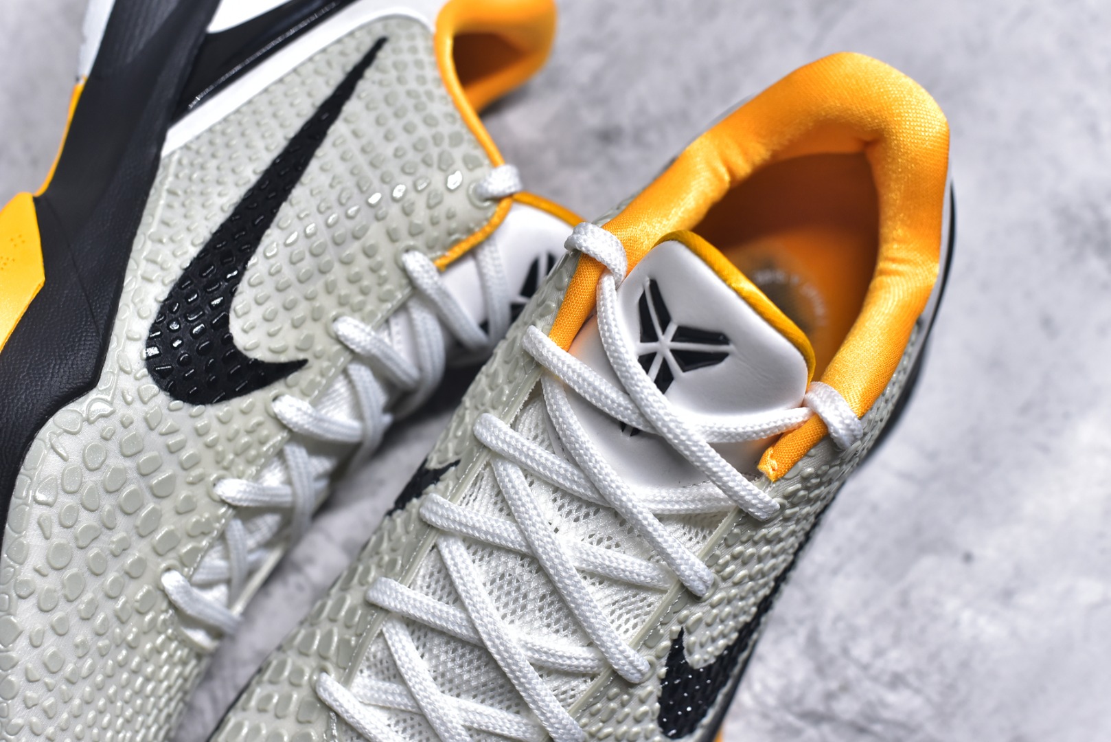 图片[9]-#NK Zoom Kobe 6 Protro 科比六代季后赛白黄 CW2190-100 完美复刻公司货 前掌超大Zoom Turbo气垫 后掌EVA缓震 真正的原汁原味 还原ZP脚感 全身鞋材卡料色独家定制 唯一正确喷漆工艺Swoosh 正确凹凸蛇鳞工艺 正确鞋面渐变效果 内全置真动飞态线 独立原厂模具 最大尺码达到48.5码 首批不拼图大几率过验 亲测已过 支持各种高强度实战 无需担心 上脚价 补货周期极长 脚宽建议买大半码 科比系列前掌偏窄 不影响二次销售 支持七天无理由退换 尺码：40 40.5 41 42 42.5 43 44 44.5 45 45.5 46 47.5 48.5-选品中心