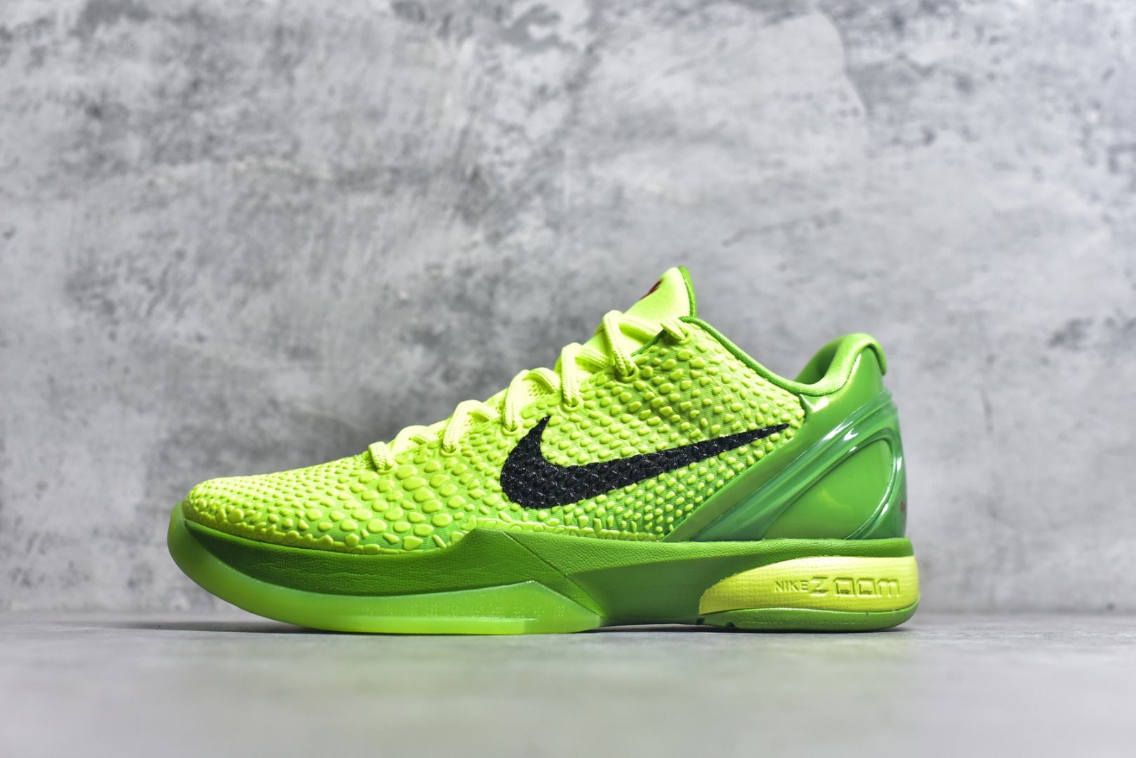 #NK Zoom Kobe 6 Protro 科比六代 青蜂侠 CW2190-300 完美复刻公司货 前掌超大Zoom Turbo气垫 后掌EVA缓震 真正的原汁原味 还原ZP脚感 全身鞋材卡料色独家定制 唯一正确喷漆工艺Swoosh 正确凹凸蛇鳞工艺 正确鞋面渐变效果 内全置真动飞态线 独立原厂模具 最大尺码达到48.5码 首批不拼图大几率过验 亲测已过 支持各种高强度实战 无需担心 上脚价 补货周期极长 脚宽建议买大半码 科比系列前掌偏窄 不影响二次销售 支持七天无理由退换 尺码：40 40.5 41 42 42.5 43 44 44.5 45 45.5 46 47.5 48.5-选品中心