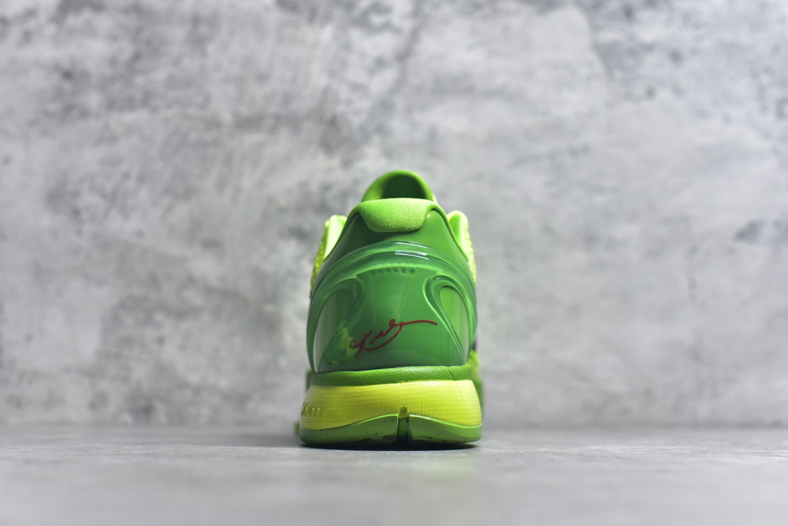 图片[5]-#NK Zoom Kobe 6 Protro 科比六代 青蜂侠 CW2190-300 完美复刻公司货 前掌超大Zoom Turbo气垫 后掌EVA缓震 真正的原汁原味 还原ZP脚感 全身鞋材卡料色独家定制 唯一正确喷漆工艺Swoosh 正确凹凸蛇鳞工艺 正确鞋面渐变效果 内全置真动飞态线 独立原厂模具 最大尺码达到48.5码 首批不拼图大几率过验 亲测已过 支持各种高强度实战 无需担心 上脚价 补货周期极长 脚宽建议买大半码 科比系列前掌偏窄 不影响二次销售 支持七天无理由退换 尺码：40 40.5 41 42 42.5 43 44 44.5 45 45.5 46 47.5 48.5-选品中心