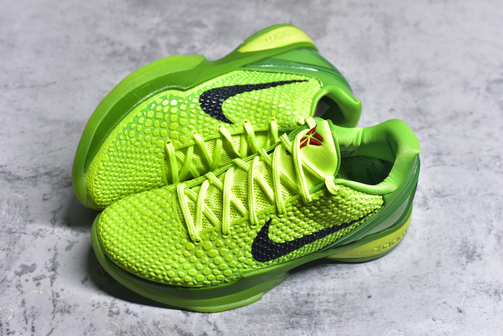 图片[7]-#NK Zoom Kobe 6 Protro 科比六代 青蜂侠 CW2190-300 完美复刻公司货 前掌超大Zoom Turbo气垫 后掌EVA缓震 真正的原汁原味 还原ZP脚感 全身鞋材卡料色独家定制 唯一正确喷漆工艺Swoosh 正确凹凸蛇鳞工艺 正确鞋面渐变效果 内全置真动飞态线 独立原厂模具 最大尺码达到48.5码 首批不拼图大几率过验 亲测已过 支持各种高强度实战 无需担心 上脚价 补货周期极长 脚宽建议买大半码 科比系列前掌偏窄 不影响二次销售 支持七天无理由退换 尺码：40 40.5 41 42 42.5 43 44 44.5 45 45.5 46 47.5 48.5-选品中心