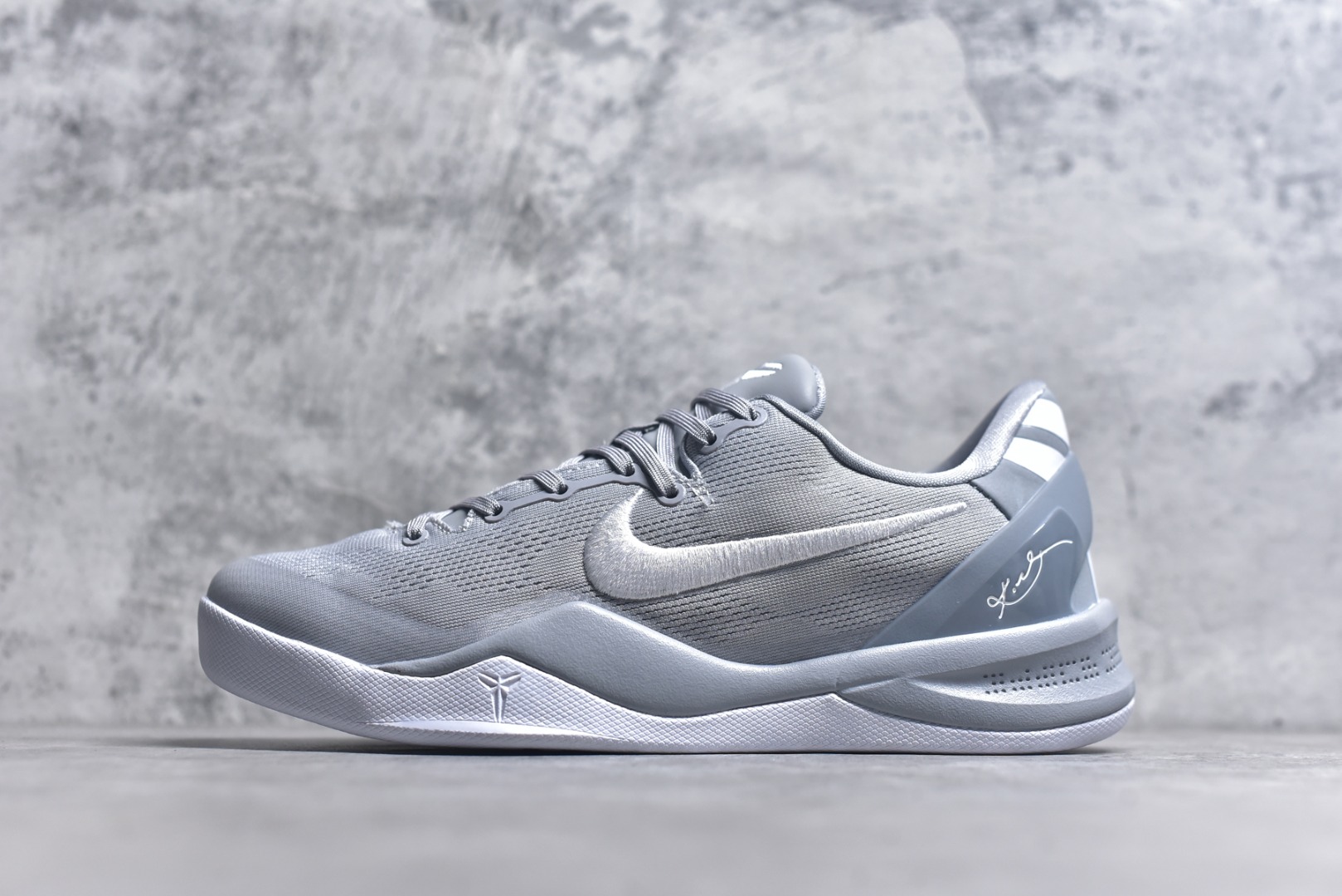 #NK Zoom Kobe Ⅷ System 科比8代复刻实战运动低帮文化篮球鞋 灰白 HF9550-002 完美复刻公司货 React科技鞋垫加持 实战配置直接拉满 原楦纸板开发 鞋身流线型、后跟塑形 区分土肥圆 原厂针织鞋面一针一线匹配原版 全身鞋材卡料色独家定制 唯一万针立体刺绣SWOOSH 真实底模最大50.5 实战利器 专供海外市场 独立原厂模具 首批不拼图大几率过验 亲测已过 支持各种高强度实战 无需担心 补货周期极长 脚宽建议买大半码 科比系列前掌偏窄 支持七天无理由退换 尺码： 40 40.5 41 42 42.5 43 44 44.5 45 46 47.5 48.5-选品中心