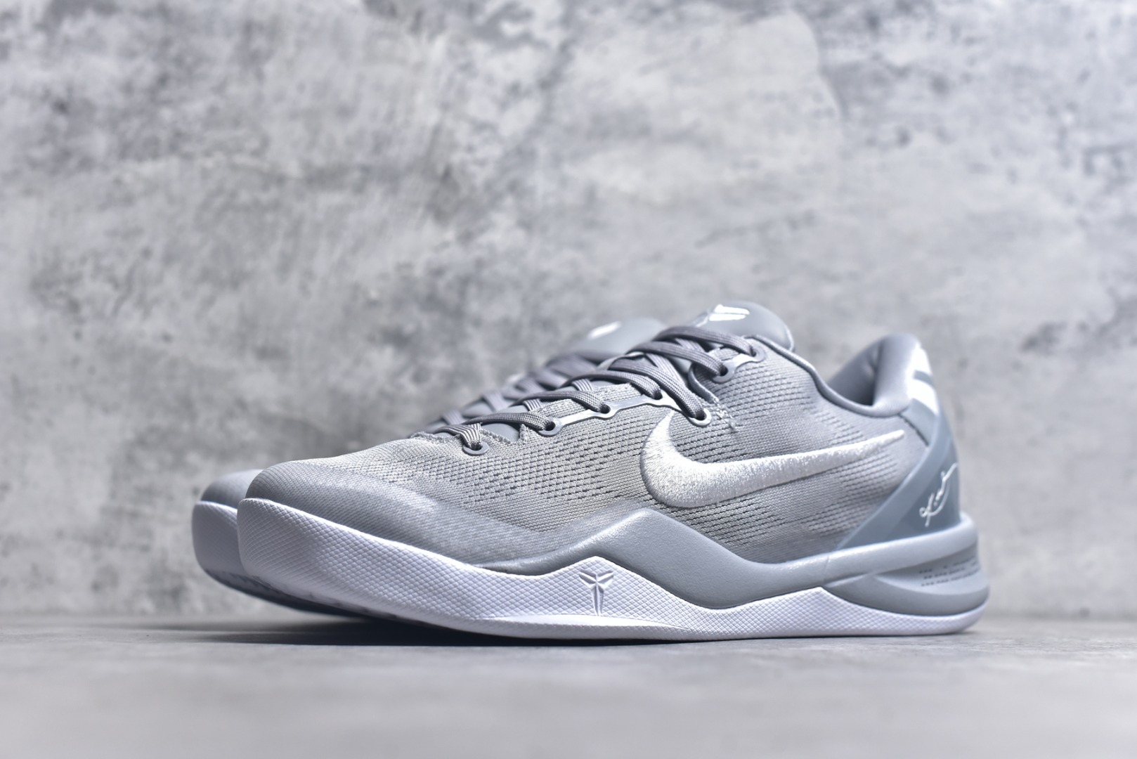 图片[2]-#NK Zoom Kobe Ⅷ System 科比8代复刻实战运动低帮文化篮球鞋 灰白 HF9550-002 完美复刻公司货 React科技鞋垫加持 实战配置直接拉满 原楦纸板开发 鞋身流线型、后跟塑形 区分土肥圆 原厂针织鞋面一针一线匹配原版 全身鞋材卡料色独家定制 唯一万针立体刺绣SWOOSH 真实底模最大50.5 实战利器 专供海外市场 独立原厂模具 首批不拼图大几率过验 亲测已过 支持各种高强度实战 无需担心 补货周期极长 脚宽建议买大半码 科比系列前掌偏窄 支持七天无理由退换 尺码： 40 40.5 41 42 42.5 43 44 44.5 45 46 47.5 48.5-选品中心