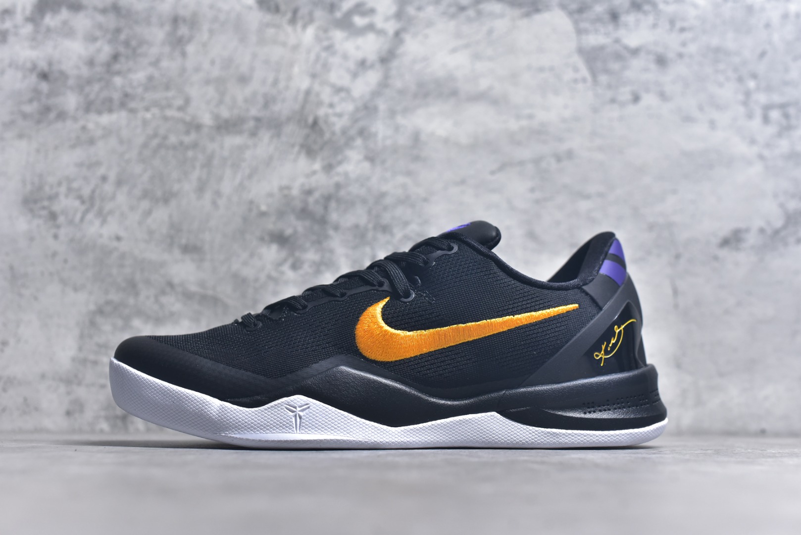 #NK Zoom Kobe Ⅷ System 科比8代复刻实战运动低帮文化篮球鞋 黑紫黄 HF9550-001 完美复刻公司货 React科技鞋垫加持 实战配置直接拉满 原楦纸板开发 鞋身流线型、后跟塑形 区分土肥圆 原厂针织鞋面一针一线匹配原版 全身鞋材卡料色独家定制 唯一万针立体刺绣SWOOSH 真实底模最大50.5 实战利器 专供海外市场 独立原厂模具 首批不拼图大几率过验 亲测已过 支持各种高强度实战 无需担心 补货周期极长 脚宽建议买大半码 科比系列前掌偏窄 支持七天无理由退换 尺码： 40 40.5 41 42 42.5 43 44 44.5 45 46 47.5 48.5-选品中心