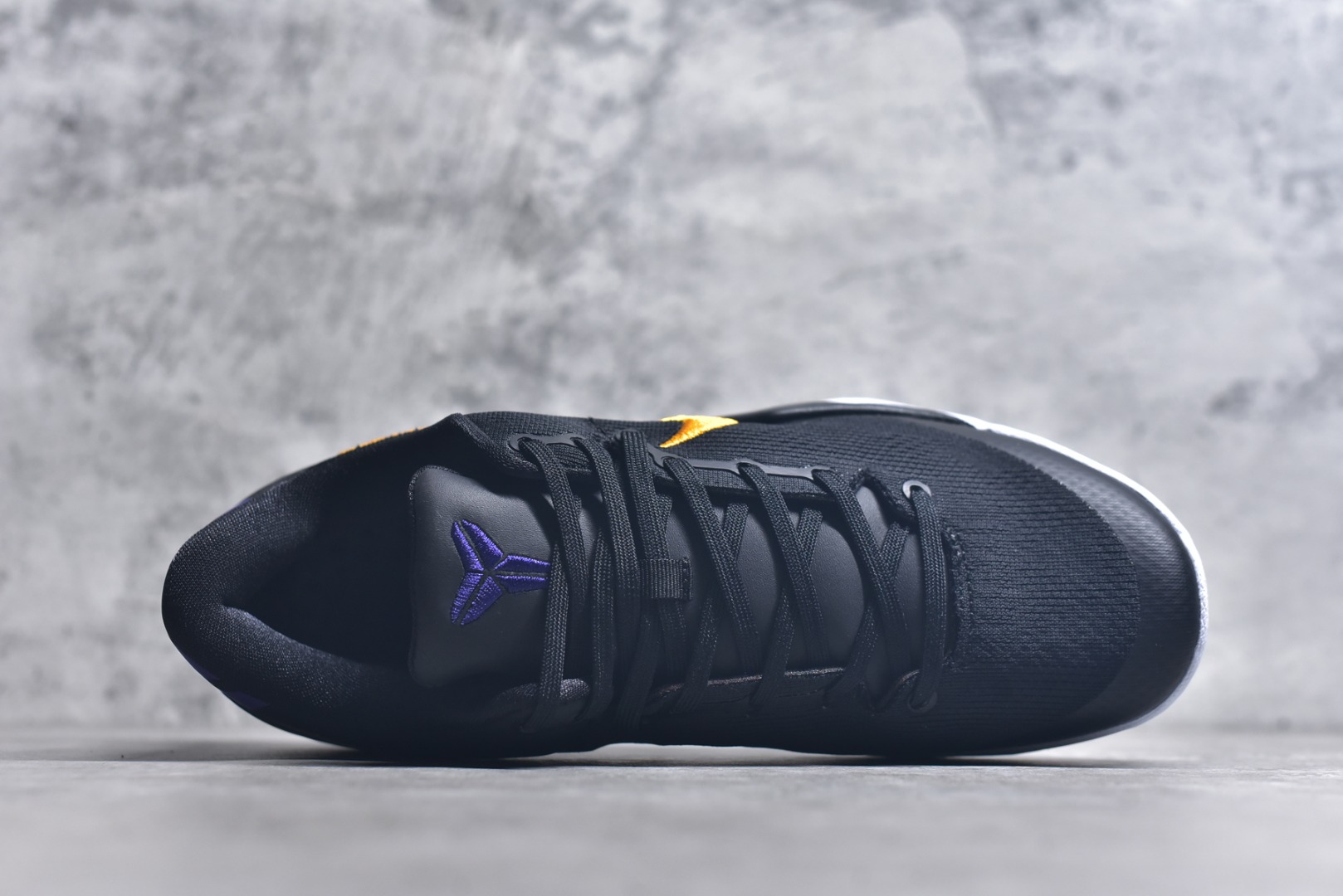 图片[4]-#NK Zoom Kobe Ⅷ System 科比8代复刻实战运动低帮文化篮球鞋 黑紫黄 HF9550-001 完美复刻公司货 React科技鞋垫加持 实战配置直接拉满 原楦纸板开发 鞋身流线型、后跟塑形 区分土肥圆 原厂针织鞋面一针一线匹配原版 全身鞋材卡料色独家定制 唯一万针立体刺绣SWOOSH 真实底模最大50.5 实战利器 专供海外市场 独立原厂模具 首批不拼图大几率过验 亲测已过 支持各种高强度实战 无需担心 补货周期极长 脚宽建议买大半码 科比系列前掌偏窄 支持七天无理由退换 尺码： 40 40.5 41 42 42.5 43 44 44.5 45 46 47.5 48.5-选品中心