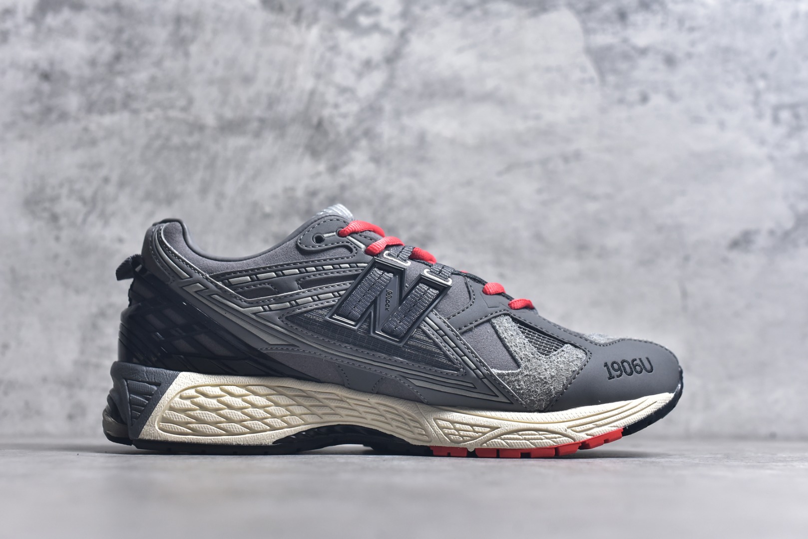 图片[3]-#New Balance M1906系列复古单品宝藏老爹鞋款 复古元素叠加 质感超级棒 楦版型材料细节做工精细 作为NB最经典的档案鞋型之一 与2002一样，1906有着NB最成熟的技术加持和复古款式，而本次推出的版本参照2002r的定位，相信会在性价两端做出权衡。单从造型上来看，依旧是vibe风格，味道很正，细节也很酷，这双1906r无疑必能打入复古跑鞋爱好者的年度鞋款名录 货号：U1906NGC 尺码：36-46.5（半）-选品中心