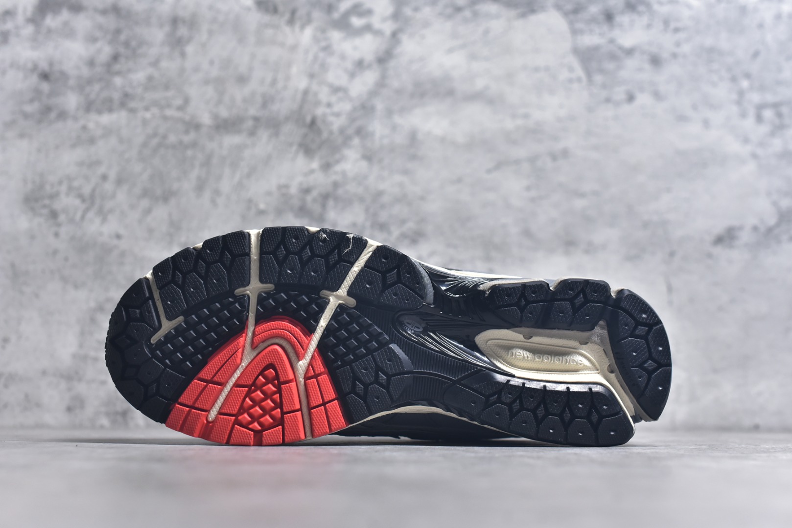 图片[6]-#New Balance M1906系列复古单品宝藏老爹鞋款 复古元素叠加 质感超级棒 楦版型材料细节做工精细 作为NB最经典的档案鞋型之一 与2002一样，1906有着NB最成熟的技术加持和复古款式，而本次推出的版本参照2002r的定位，相信会在性价两端做出权衡。单从造型上来看，依旧是vibe风格，味道很正，细节也很酷，这双1906r无疑必能打入复古跑鞋爱好者的年度鞋款名录 货号：U1906NGC 尺码：36-46.5（半）-选品中心