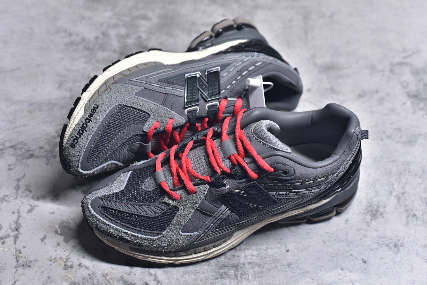 图片[7]-#New Balance M1906系列复古单品宝藏老爹鞋款 复古元素叠加 质感超级棒 楦版型材料细节做工精细 作为NB最经典的档案鞋型之一 与2002一样，1906有着NB最成熟的技术加持和复古款式，而本次推出的版本参照2002r的定位，相信会在性价两端做出权衡。单从造型上来看，依旧是vibe风格，味道很正，细节也很酷，这双1906r无疑必能打入复古跑鞋爱好者的年度鞋款名录 货号：U1906NGC 尺码：36-46.5（半）-选品中心