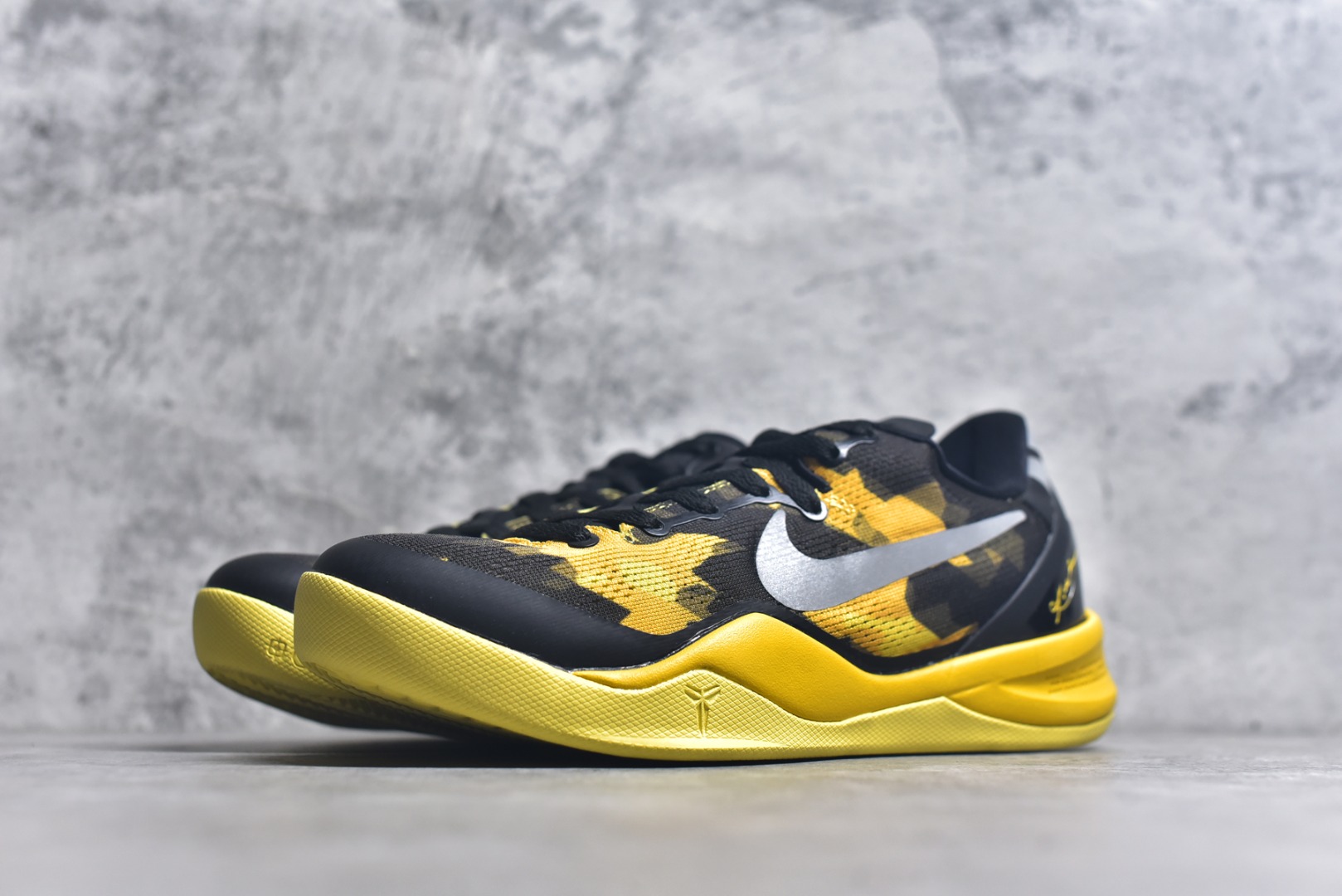 图片[2]-#NK Zoom Kobe 8 科比八代 黑黄 555286-077 React 科技鞋垫加持 实战配置直接拉满 原楦纸板开发 鞋身流线型、后跟塑形 区分土肥圆 原厂针织鞋面一针一线匹配原版 全身鞋材卡料色独家定制 唯一万针立体刺绣SWOOSH 真实底模最大48.5 实战利器 专供海外市场 尺码：40 40.5 41 42 42.5 43 44 44.5 45 46 47.5 48.5 （脚宽、脚胖 建议买大半码）-选品中心