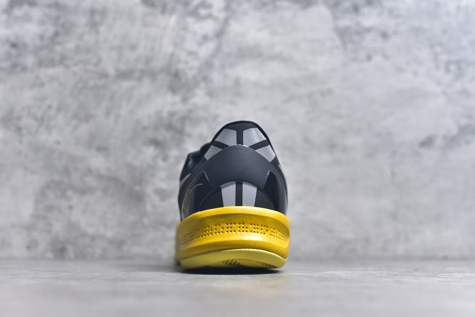 图片[5]-#NK Zoom Kobe 8 科比八代 黑黄 555286-077 React 科技鞋垫加持 实战配置直接拉满 原楦纸板开发 鞋身流线型、后跟塑形 区分土肥圆 原厂针织鞋面一针一线匹配原版 全身鞋材卡料色独家定制 唯一万针立体刺绣SWOOSH 真实底模最大48.5 实战利器 专供海外市场 尺码：40 40.5 41 42 42.5 43 44 44.5 45 46 47.5 48.5 （脚宽、脚胖 建议买大半码）-选品中心