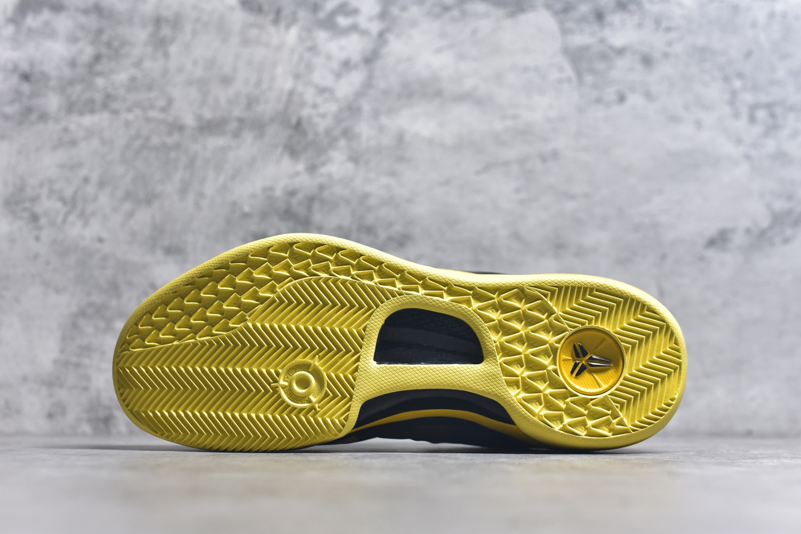 图片[6]-#NK Zoom Kobe 8 科比八代 黑黄 555286-077 React 科技鞋垫加持 实战配置直接拉满 原楦纸板开发 鞋身流线型、后跟塑形 区分土肥圆 原厂针织鞋面一针一线匹配原版 全身鞋材卡料色独家定制 唯一万针立体刺绣SWOOSH 真实底模最大48.5 实战利器 专供海外市场 尺码：40 40.5 41 42 42.5 43 44 44.5 45 46 47.5 48.5 （脚宽、脚胖 建议买大半码）-选品中心