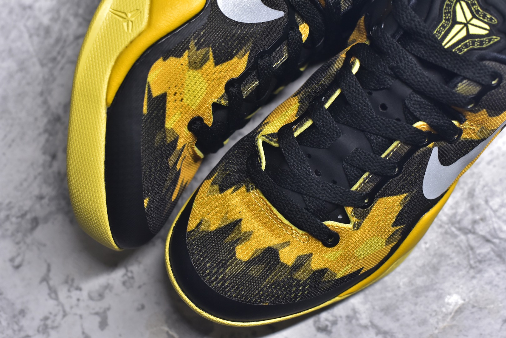 图片[8]-#NK Zoom Kobe 8 科比八代 黑黄 555286-077 React 科技鞋垫加持 实战配置直接拉满 原楦纸板开发 鞋身流线型、后跟塑形 区分土肥圆 原厂针织鞋面一针一线匹配原版 全身鞋材卡料色独家定制 唯一万针立体刺绣SWOOSH 真实底模最大48.5 实战利器 专供海外市场 尺码：40 40.5 41 42 42.5 43 44 44.5 45 46 47.5 48.5 （脚宽、脚胖 建议买大半码）-选品中心