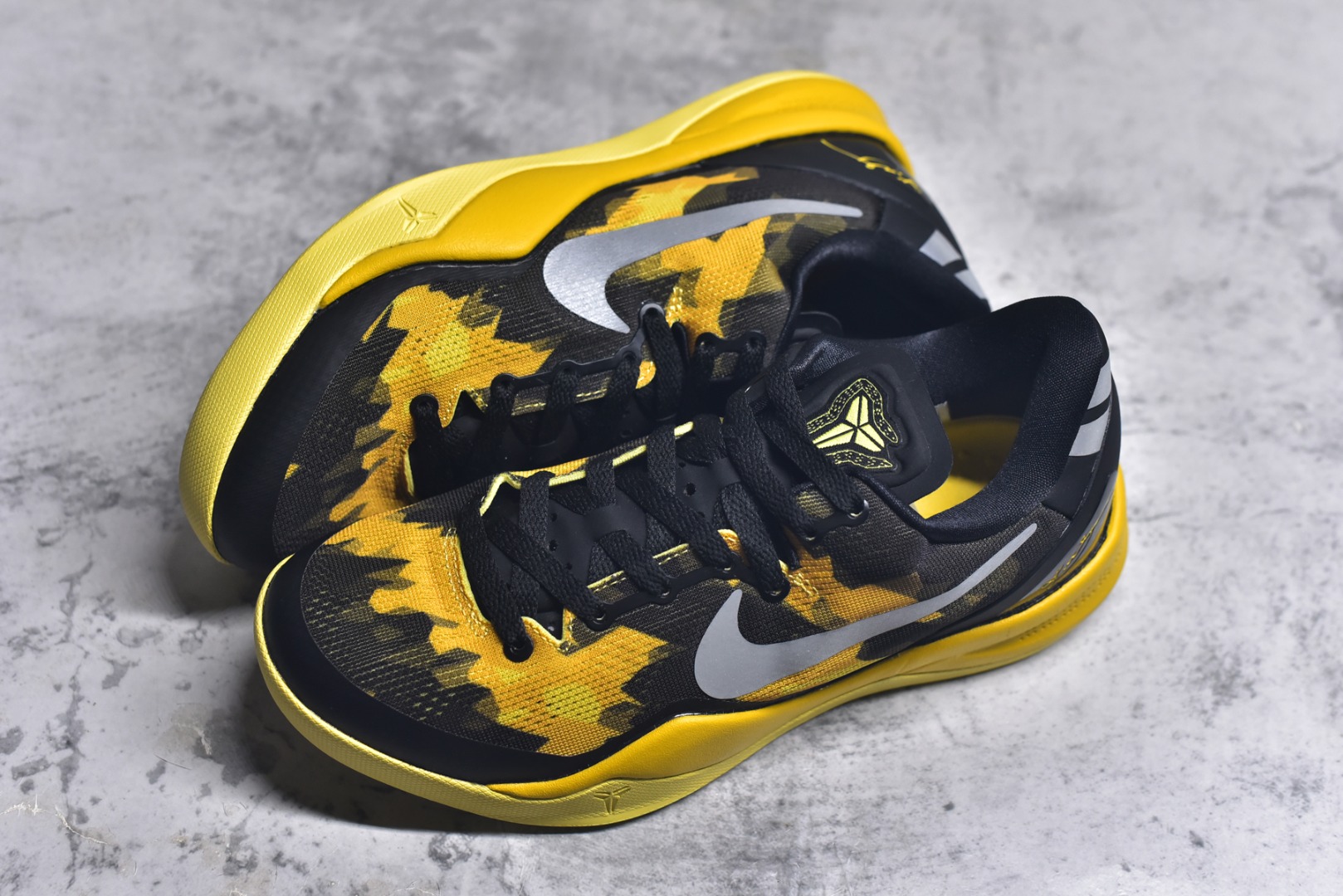 图片[7]-#NK Zoom Kobe 8 科比八代 黑黄 555286-077 React 科技鞋垫加持 实战配置直接拉满 原楦纸板开发 鞋身流线型、后跟塑形 区分土肥圆 原厂针织鞋面一针一线匹配原版 全身鞋材卡料色独家定制 唯一万针立体刺绣SWOOSH 真实底模最大48.5 实战利器 专供海外市场 尺码：40 40.5 41 42 42.5 43 44 44.5 45 46 47.5 48.5 （脚宽、脚胖 建议买大半码）-选品中心